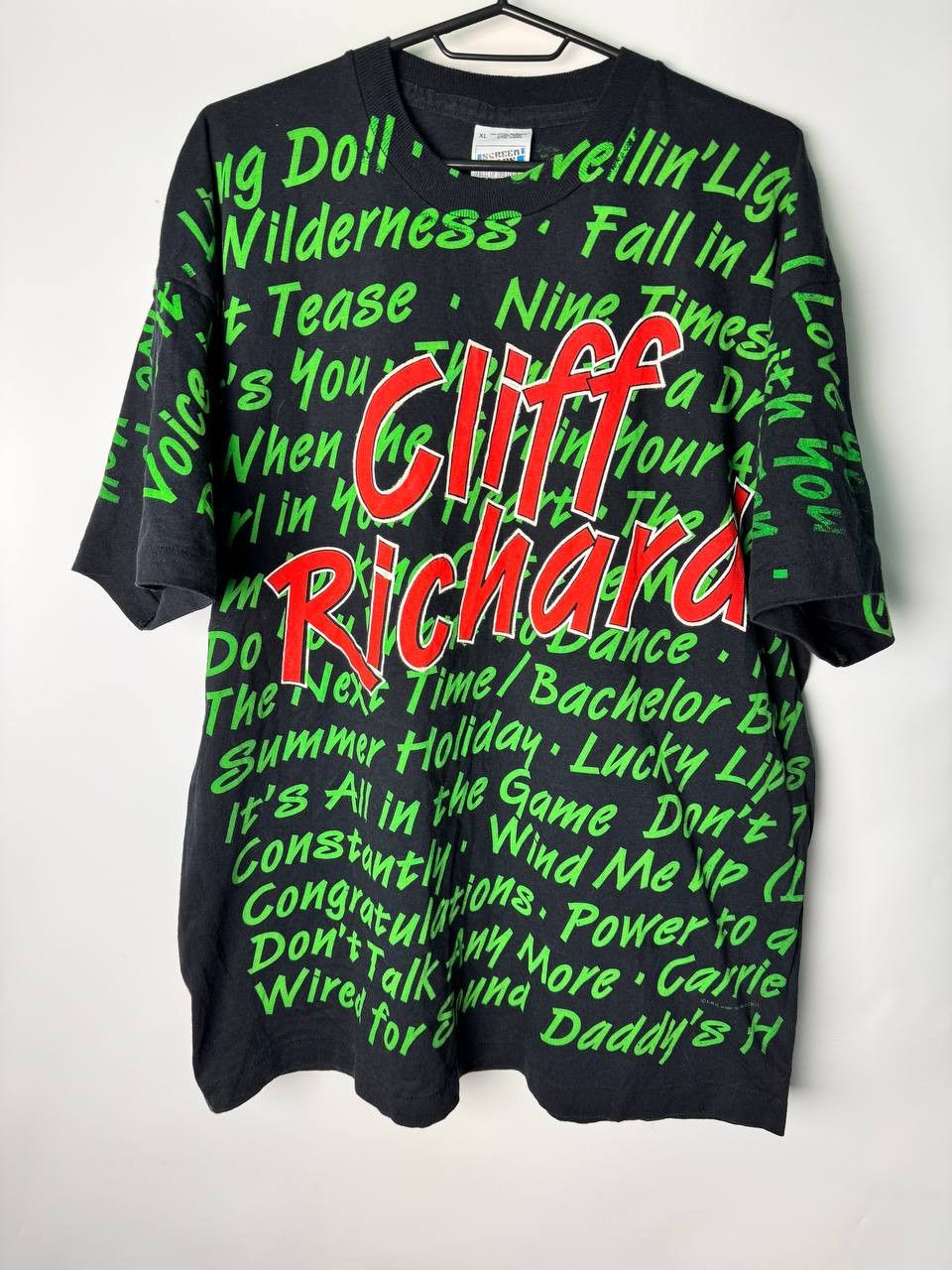 Band Tees Vintage streetwear Y2K 1990 Cliff Richard Tour T-shirt Size US XL / EU 56 / 4 - 1 Thumbnail