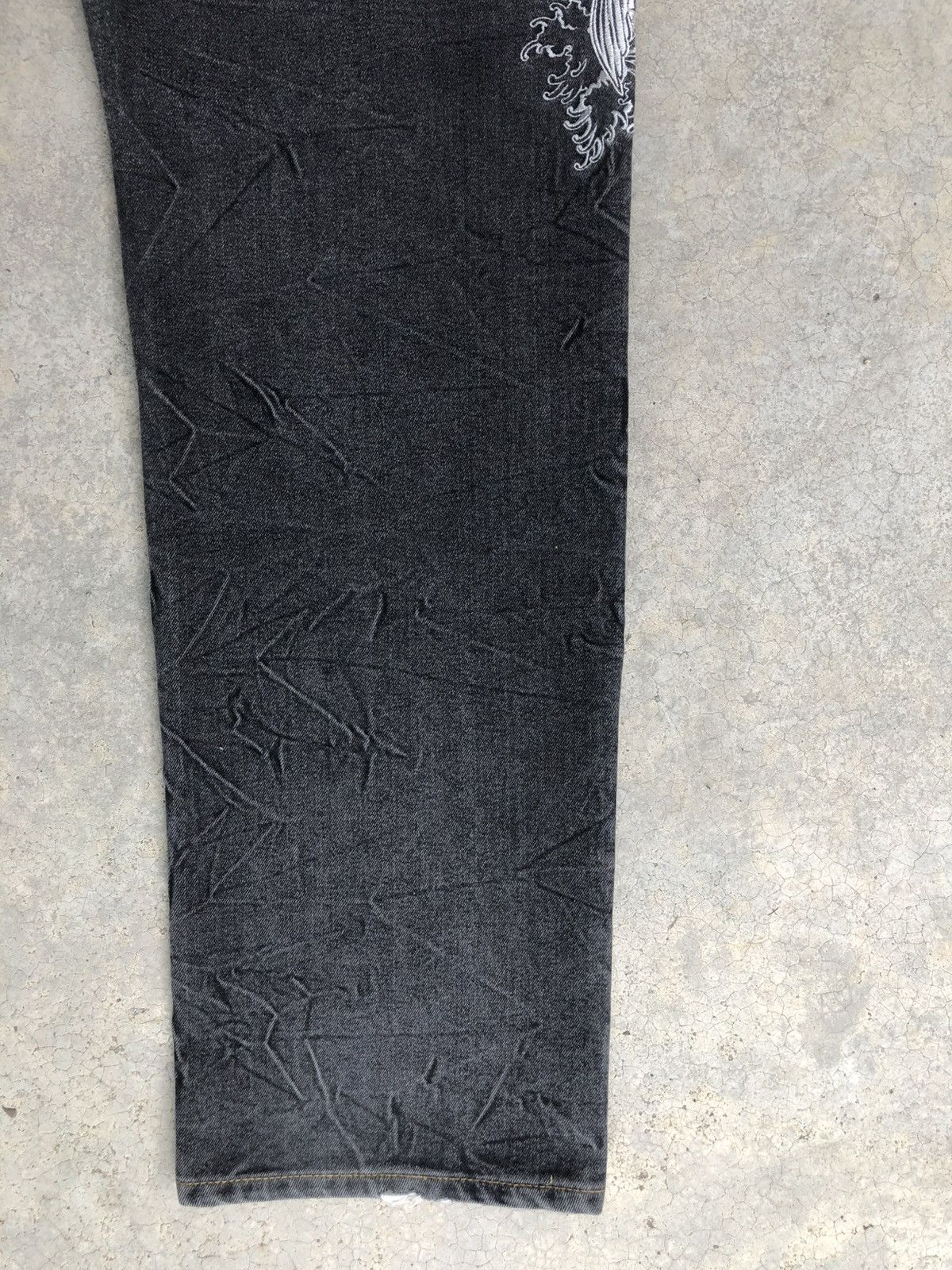 Karakuri Tamashii Karakuri Tamashii Embroidered Jeans Distressed Multipocket Size US 37 - 12 Thumbnail
