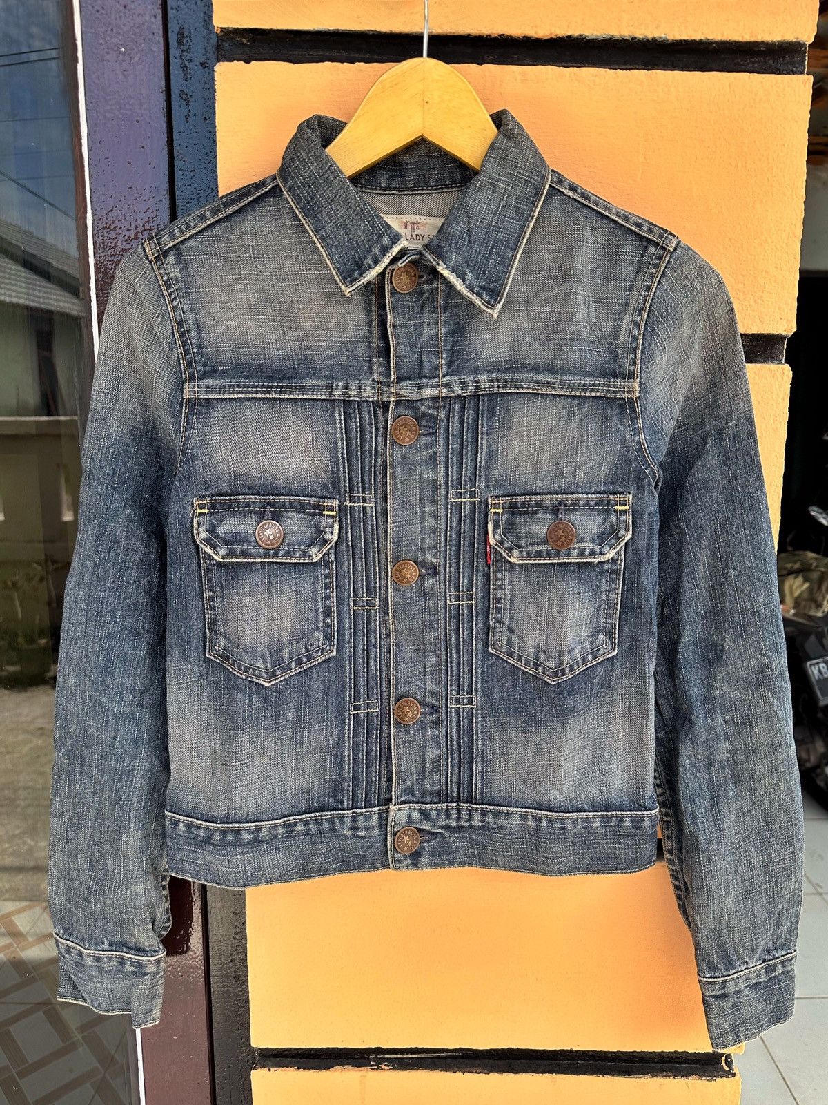 image of Vintage Levis Lady Type 2 Jacket Y2K in Washed Blue, Women's (Size Small)