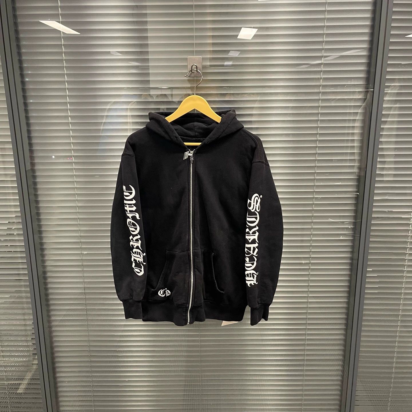 Chrome Hearts Chrome Hearts Horseshoe Script Arm Zip Jacket M Mint Size US M / EU 48-50 / 2 - 1 Thumbnail