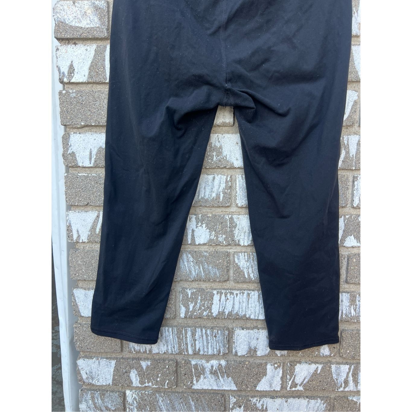 Athleta Athleta Black Cropped Leggings Woman’s Size Small- FLAWED-Bally Size 26" / US 2 / IT 38 - 7 Thumbnail