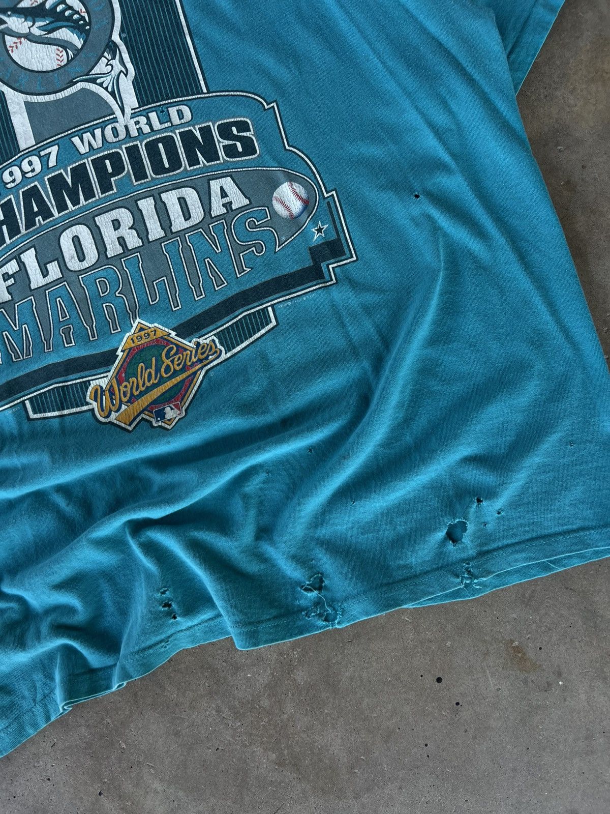 Starter Vintage 90’s Starter Distressed Florida Marlins MLB T Shirt Size US XL / EU 56 / 4 - 4 Thumbnail