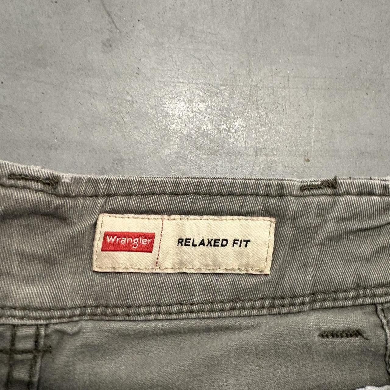 Vintage Crazy Vintage Y2K/2000s Essential Grey Cargo Shorts! Size US 34 / EU 50 - 3 Thumbnail