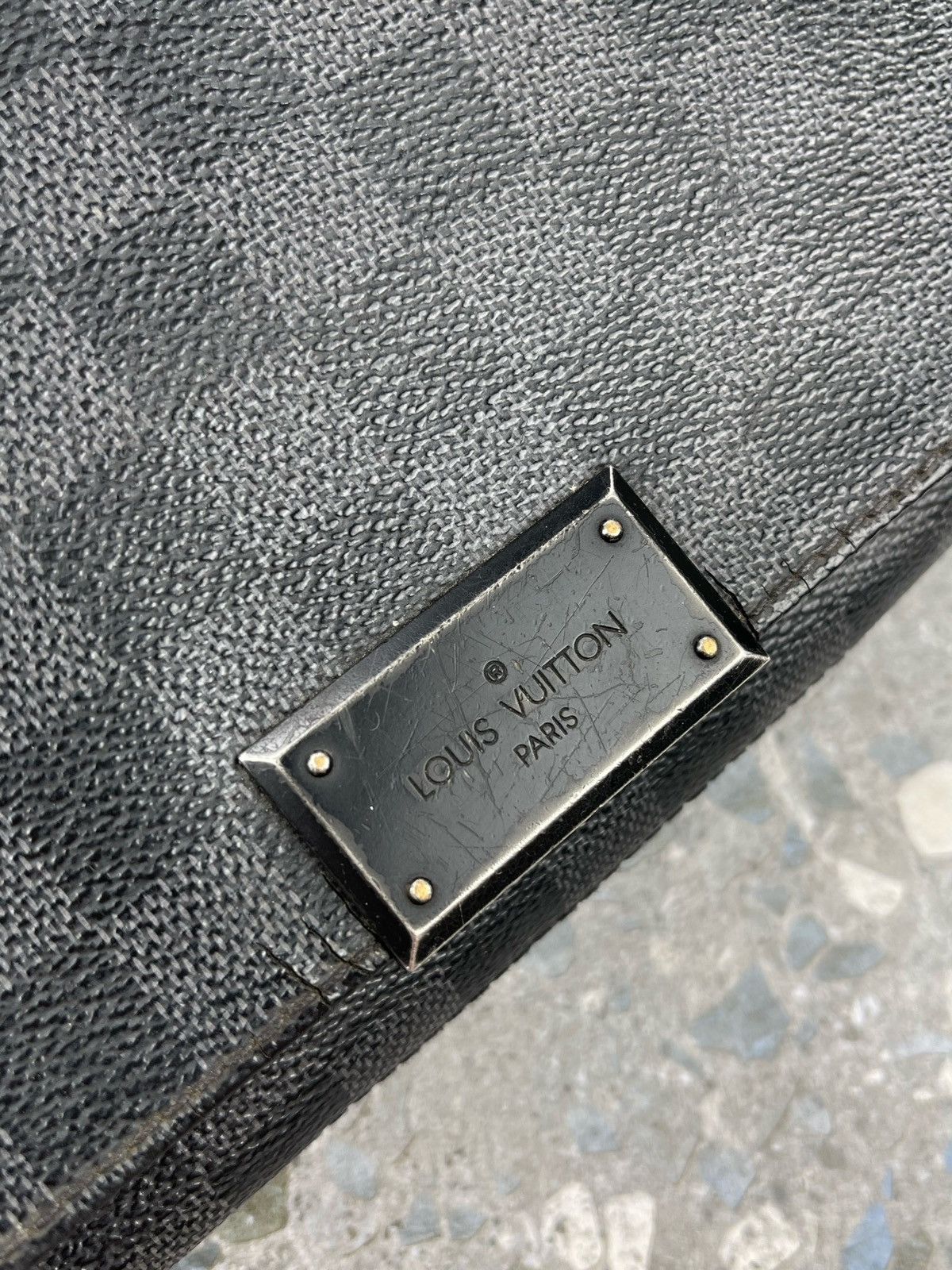 Louis Vuitton Luis Vuitton PM Graphite Messenger Bag / Black Size ONE SIZE - 9 Thumbnail