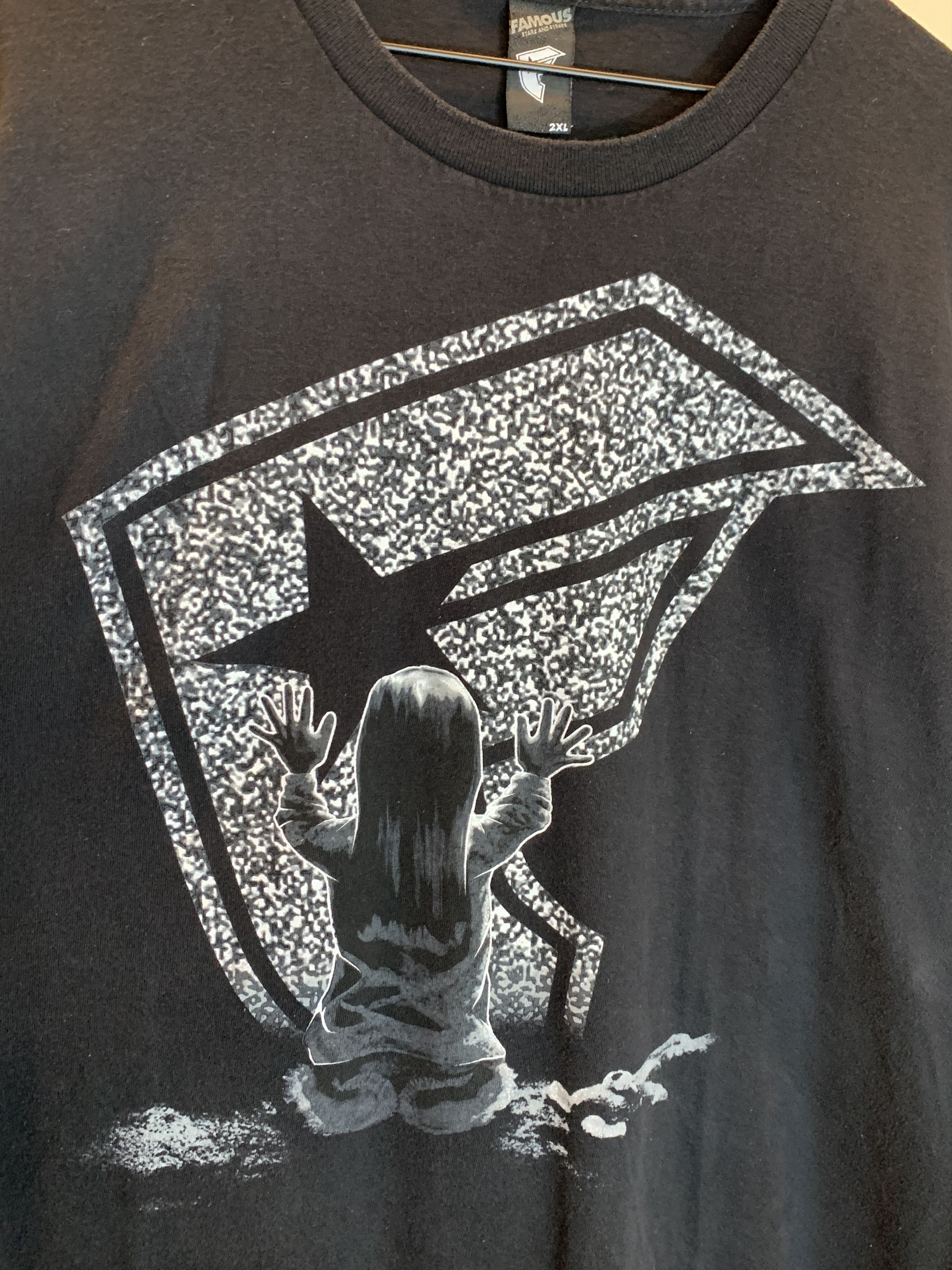 Famous Stars And Straps RARE Vintage Famous Stars & Straps Poltergeist Movie T-Shirt Size US XXL / EU 58 / 5 - 2 Thumbnail