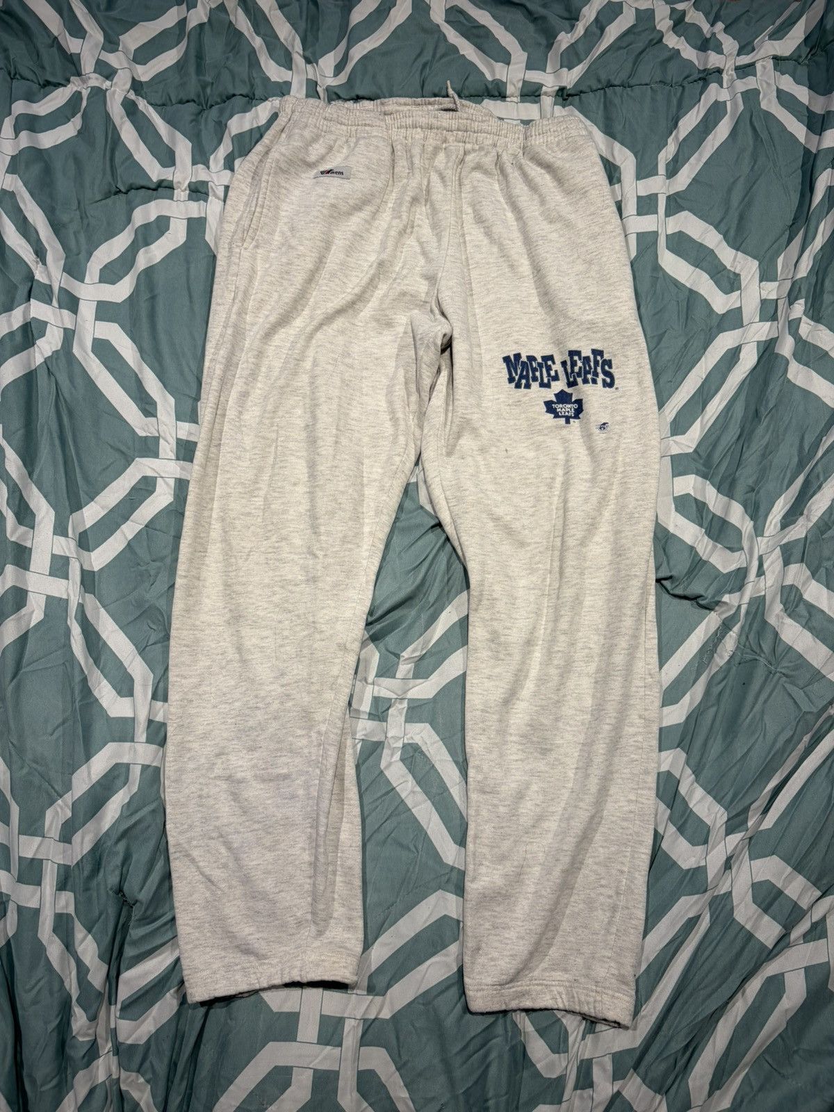 Vintage Vintage Toronto Maple Leafs Sweatpants Size US 30 / EU 46 - 1 Thumbnail