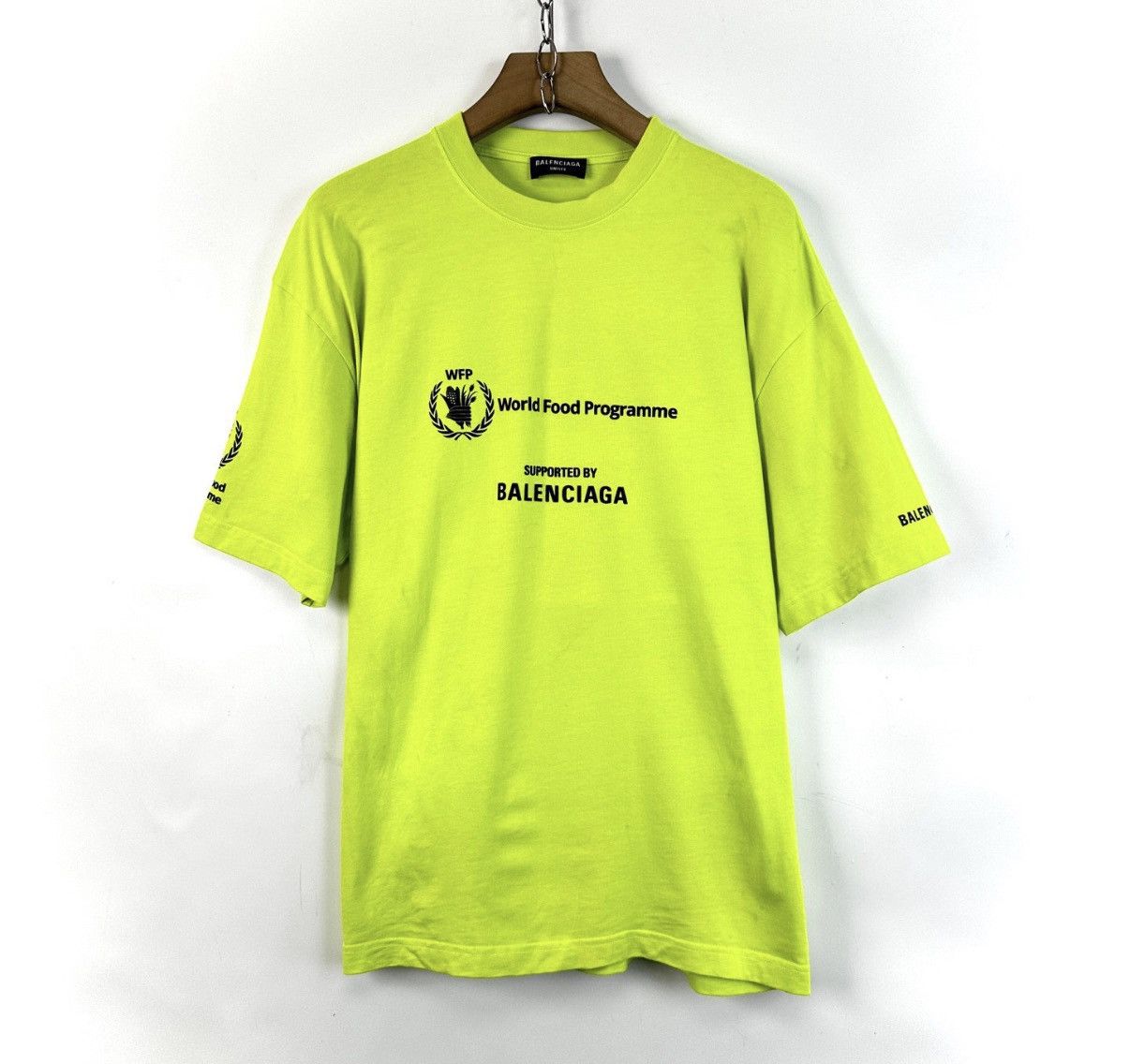 Balenciaga Balenciaga x WFP / Neon Green Short Sleeve T-Shirt K12 Size US M / EU 48-50 / 2 - 1 Thumbnail
