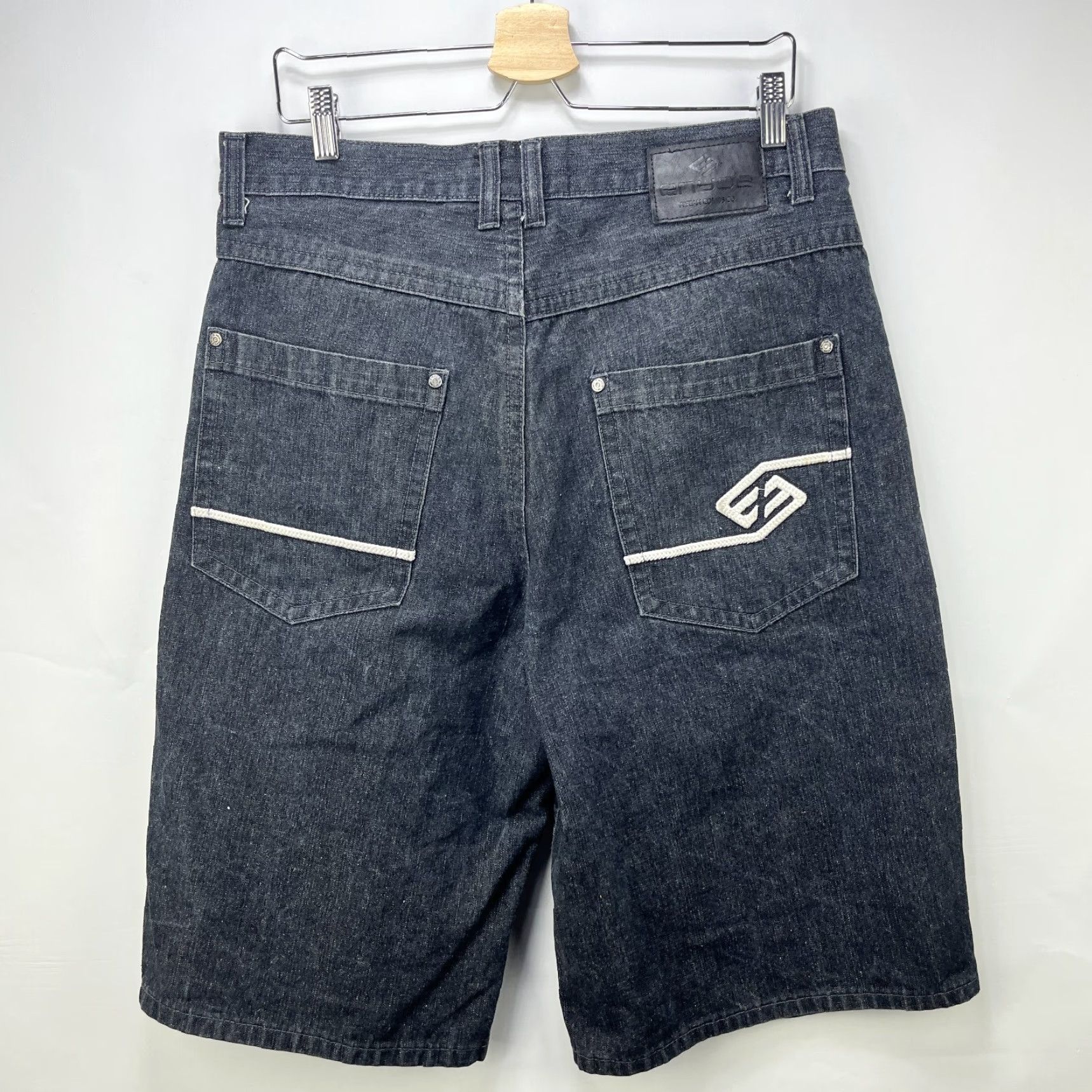 Enyce VINTAGE ENYCE Denim Shorts Jorts Sean John 36 Baggy Wide Leg Men Black Cargo Denim Shorts Mens 36 ENYCE Jeans Jorts Size US 36 / EU 52 - 2 Thumbnail