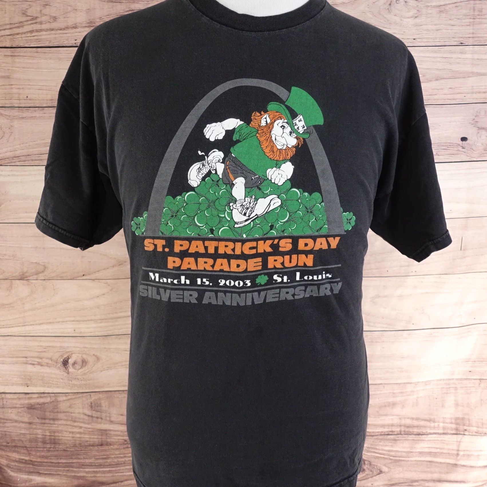 Hanes VINTAGE St Patrick's Day Parade Run 2003 T-Shirt XL Black Unisex - Hanes - Crew Neck - Short Sleeve - 2000s - 25" Pit to Pit - Graphic/Faded Size US XL / EU 56 / 4 - 2 Thumbnail