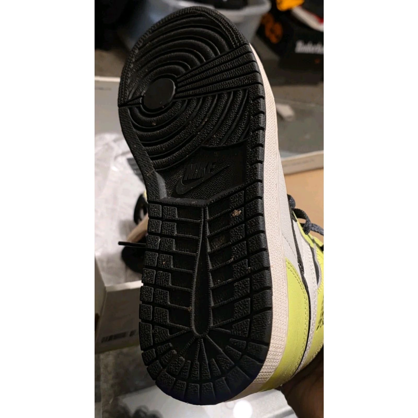 Jordan Brand Jordan 1 Retro High OG Visionaire Volt Black White 8.5M Sneaker Men Excellent Size US 9 / EU 42 - 4 Thumbnail