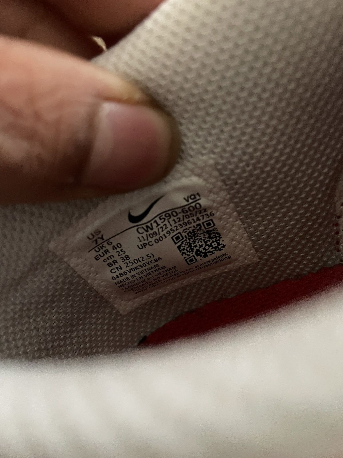 Nike Nike Dunk Low Championship Red Size US 7 / EU 40 - 8 Thumbnail