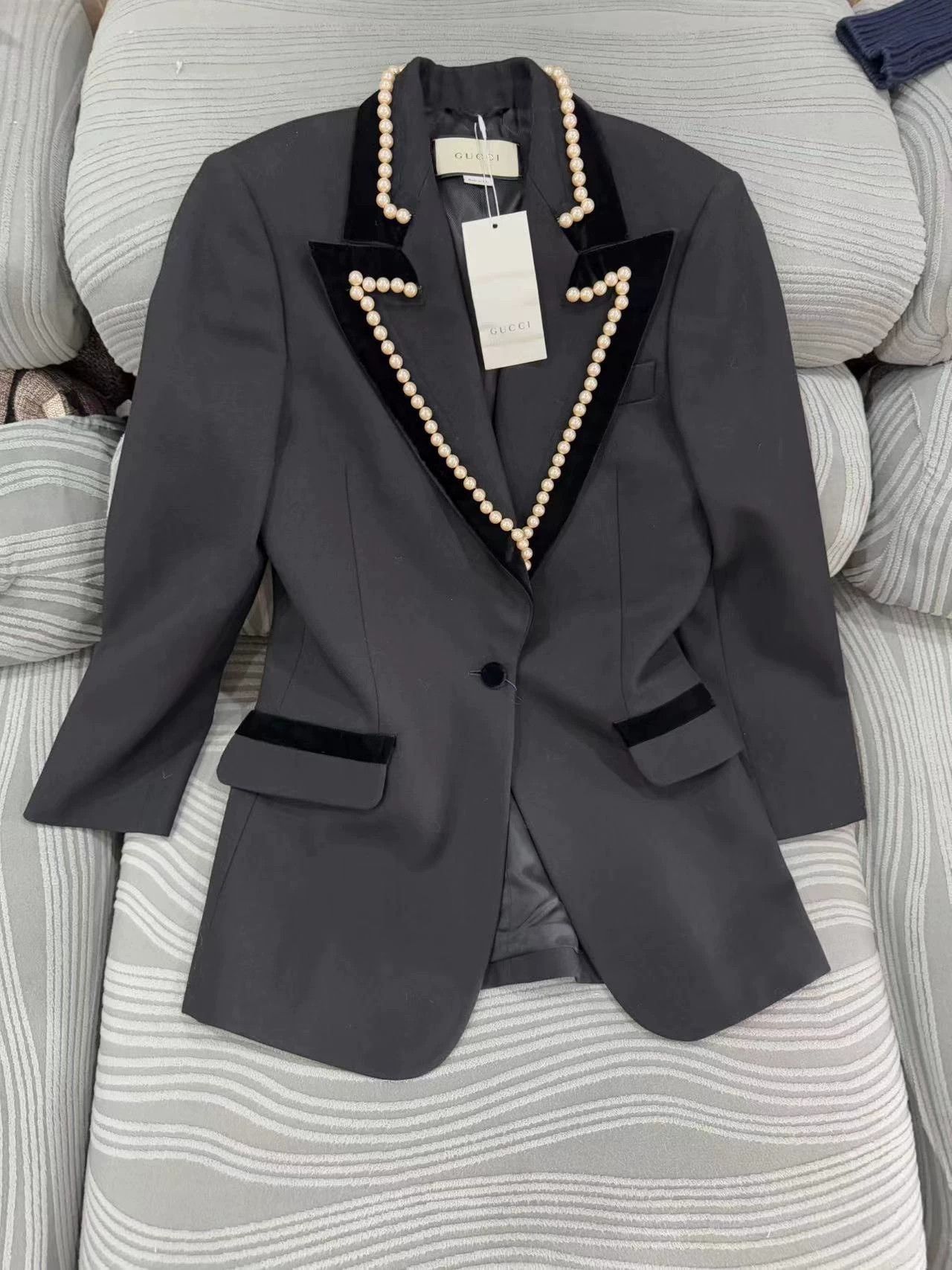 Gucci Gucci Runway Pearl Suit Unworn Size XS / US 0-2 / IT 36-38 - 1 Thumbnail