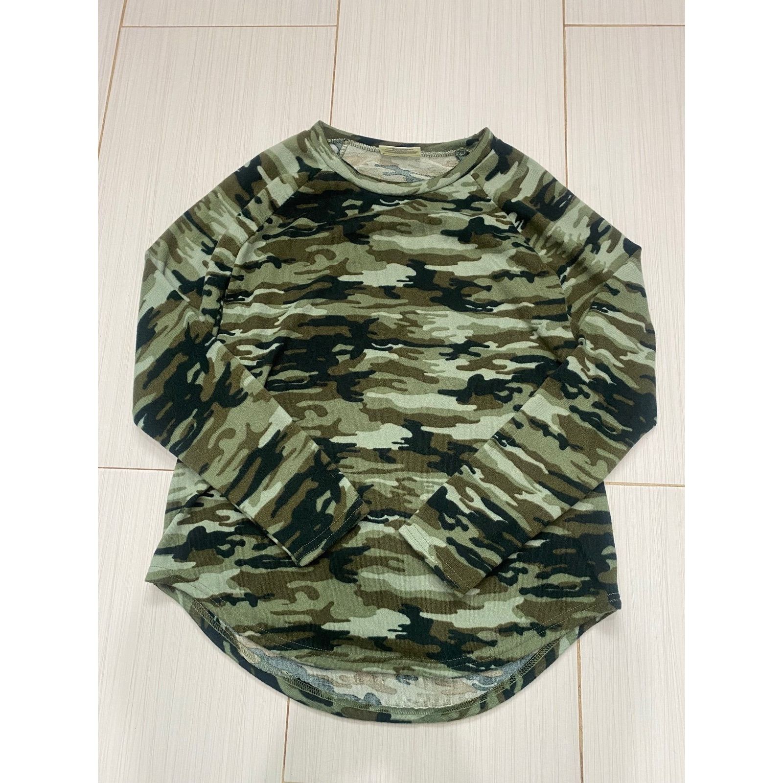 Other NWT Bobbie Brooks Camo Long Sleeve Crew Neck Super Cozy Top Size M / US 6-8 / IT 42-44 - 1 Thumbnail