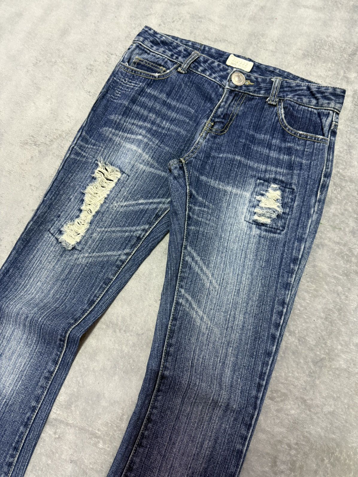 Japanese Brand Awesome Denim Paradise Distressed Embroidered Flare Jeans Size 28" / US 6 / IT 42 - 4 Thumbnail