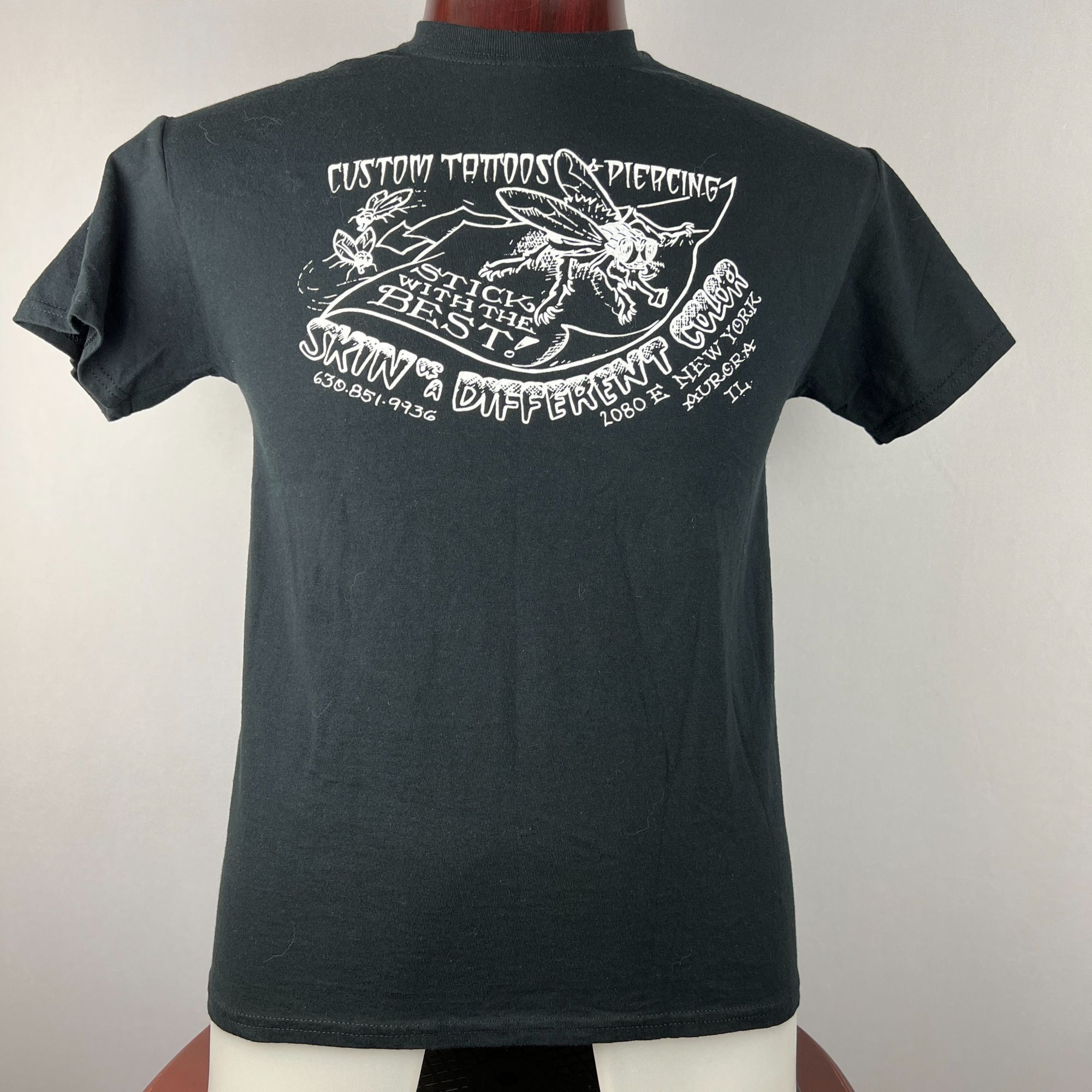 Gildan Skin Of A Different Color Tattoo & Piercing M T-Shirt Shirt Size US M / EU 48-50 / 2 - 1 Thumbnail
