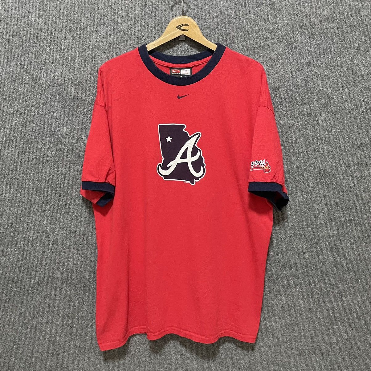 MLB × Nike × Vintage 2005 Nike Team Centre Swoosh x Atlanta Braves MLB T Shirt Size US XXL / EU 58 / 5 - 1 Thumbnail
