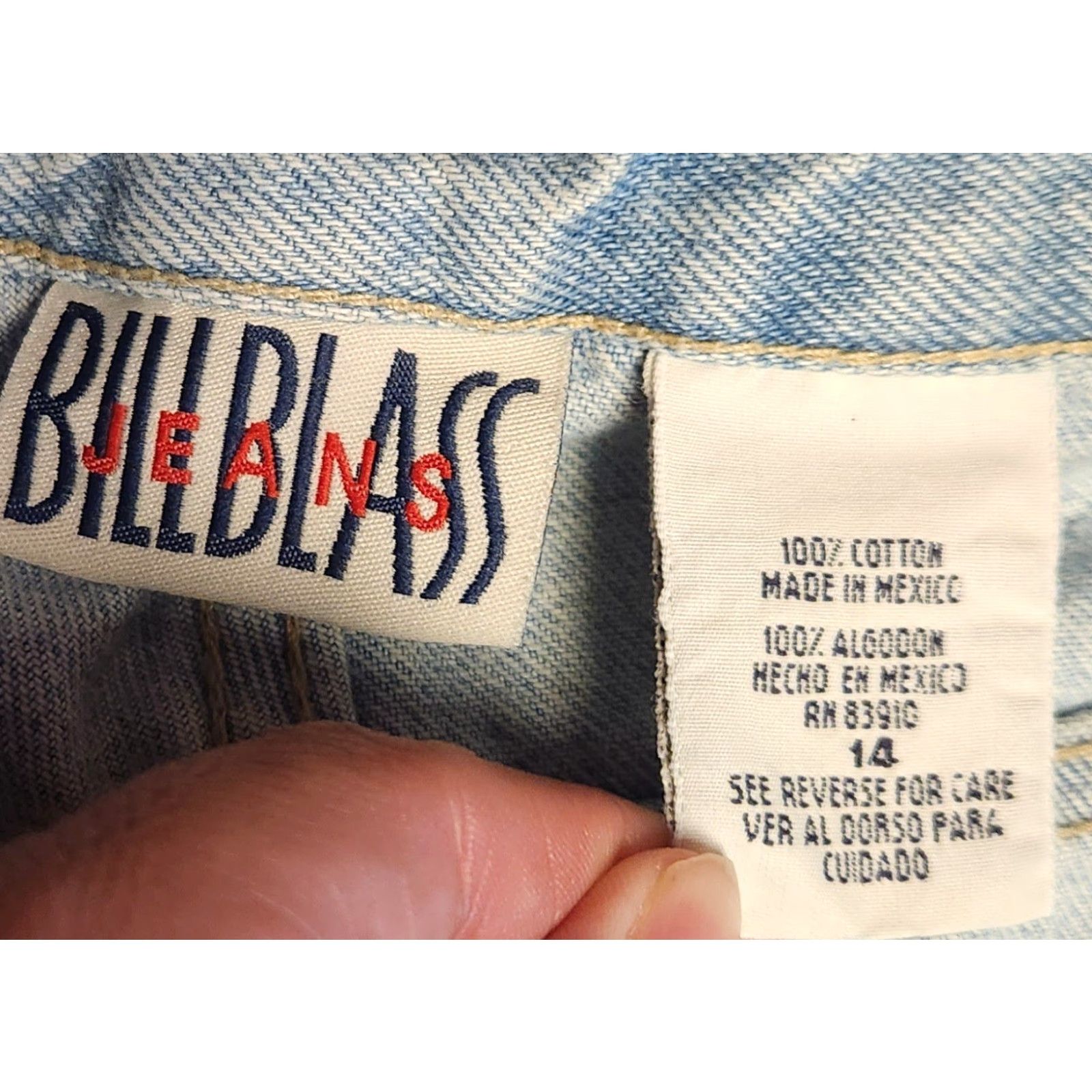 Bill Blass VINTAGE BILL BLASS Jean Shorts Women 14W Denim Floral Trim Light Wash 80s 90s Retro High Rise 32 in Waist 4 in Inseam Mens, Womens, Girls, Boys Size 36" / US 14 / IT 50 - 7 Thumbnail