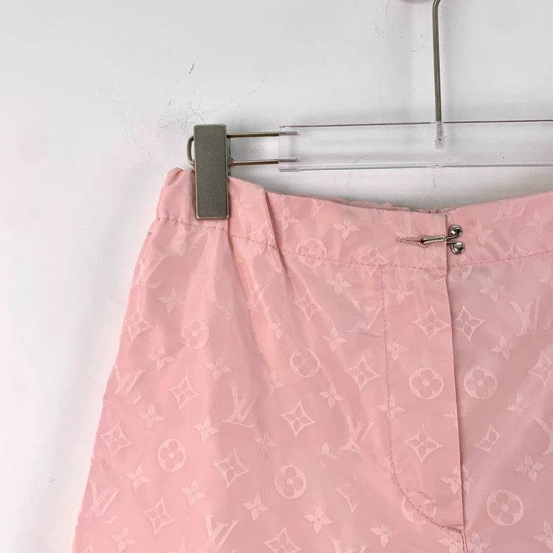 Louis Vuitton Louis Vuitton Pink logo full print casual shorts Size 33" - 3 Thumbnail