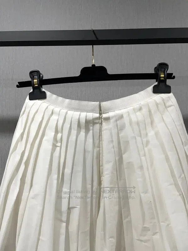 Burberry Burberry White Cotton Long Pleated Skirt. Size 28" / US 6 / IT 42 - 7 Thumbnail