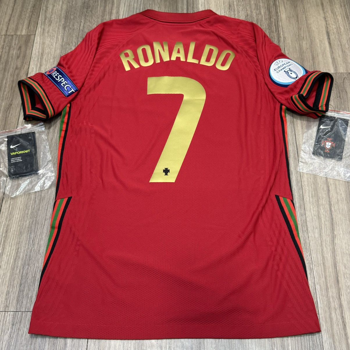 Nike Portugal player issue home shirt #7 Ronaldo (bnwt) Size US S / EU 44-46 / 1 - 2 Thumbnail