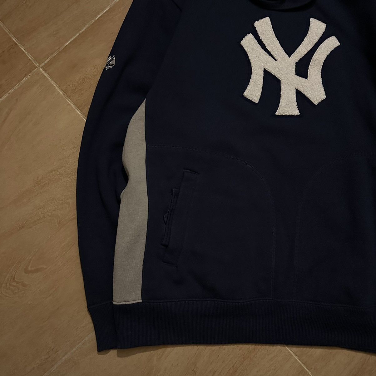 Majestic × New York Yankees 2008 Yankees Hoodie Size US L / EU 52-54 / 3 - 6 Thumbnail