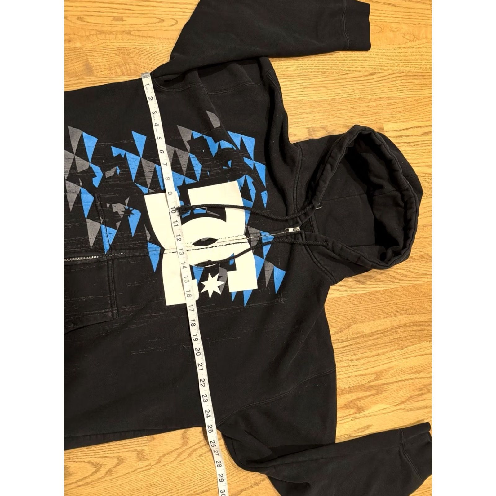 Vintage VINTAGE DC Shoes Zip Up Hoodie Sweatshirt Large Black DC Shoes Skateboarding Mens L Zip Full Zip Crew Neck Size US L / EU 52-54 / 3 - 5 Thumbnail