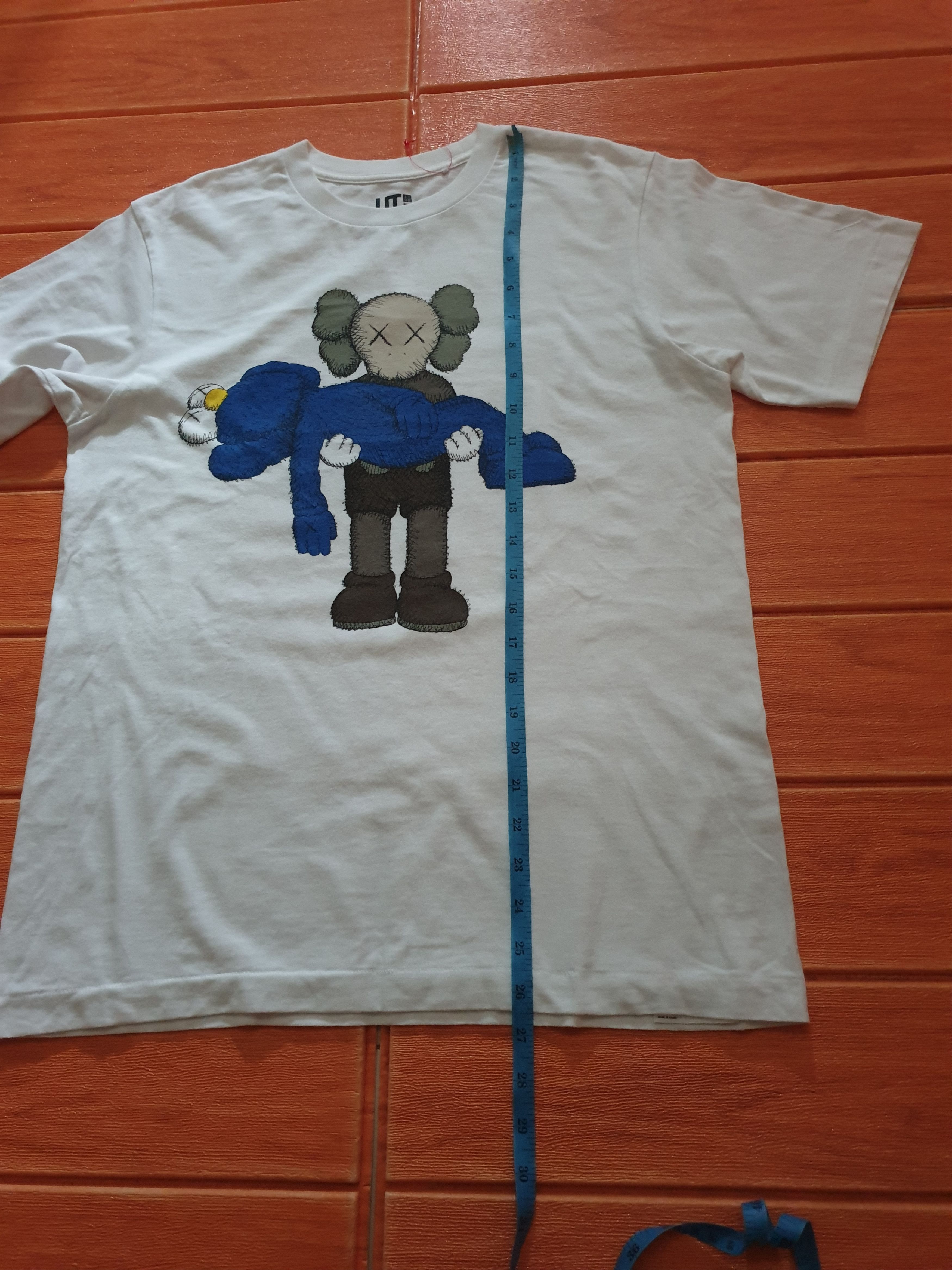 Japanese Brand Uniqlo x kaws Japanese brand shirt Size US M / EU 48-50 / 2 - 7 Thumbnail