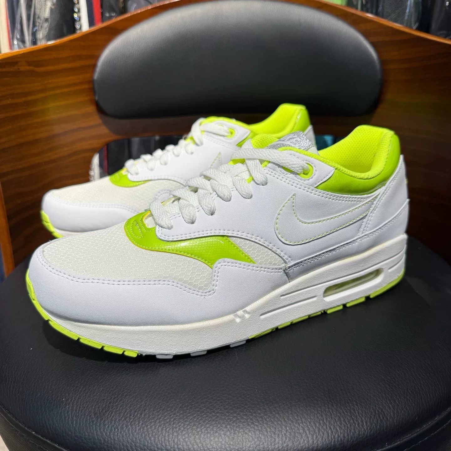 Nike Nike Green Lowtop Sneakers 42 Men Size US 9 / EU 42 - 1 Thumbnail