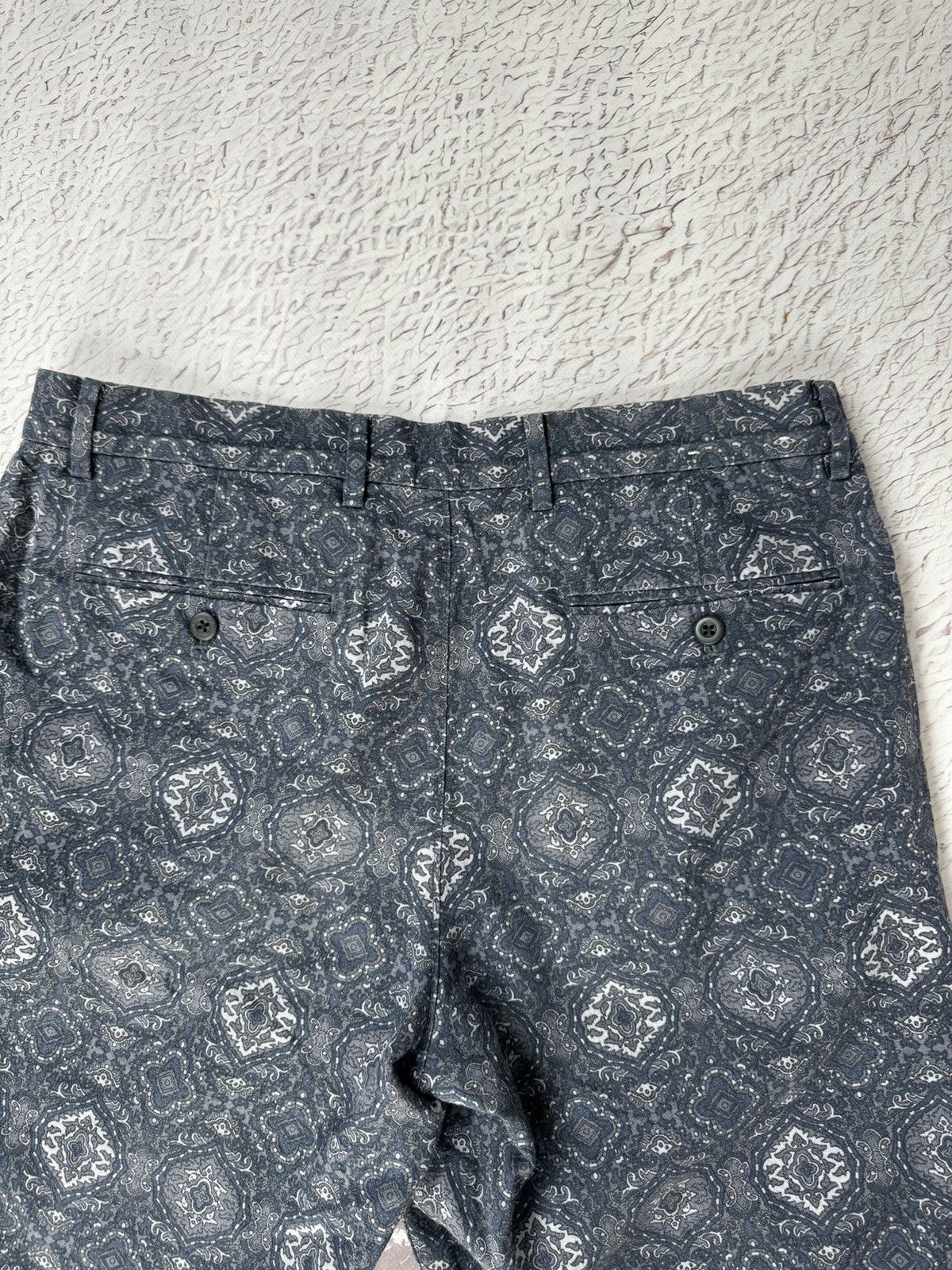 Uniqlo Uniqlo grey geometric abstract paisley pattern linen shorts Size US 32 / EU 48 - 9 Thumbnail