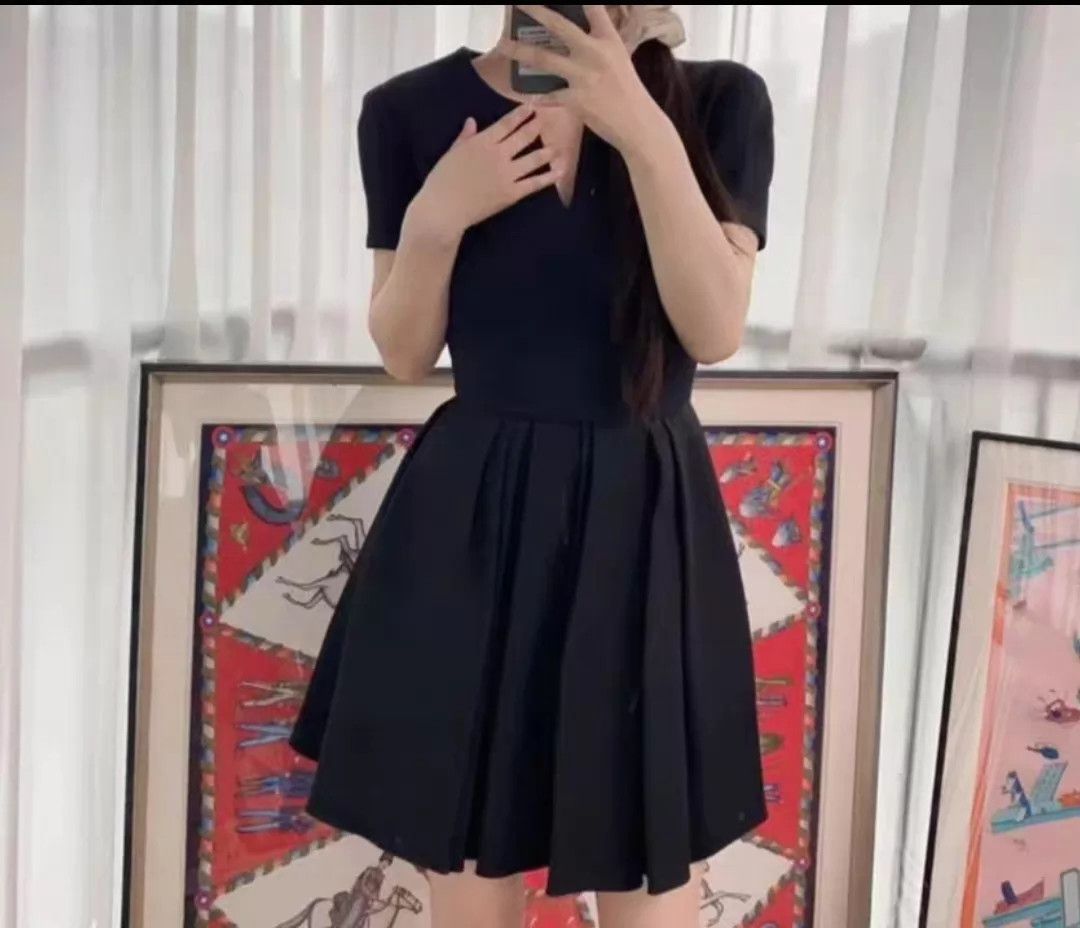 Dior women's black V-neck fitted wool silk dress 34