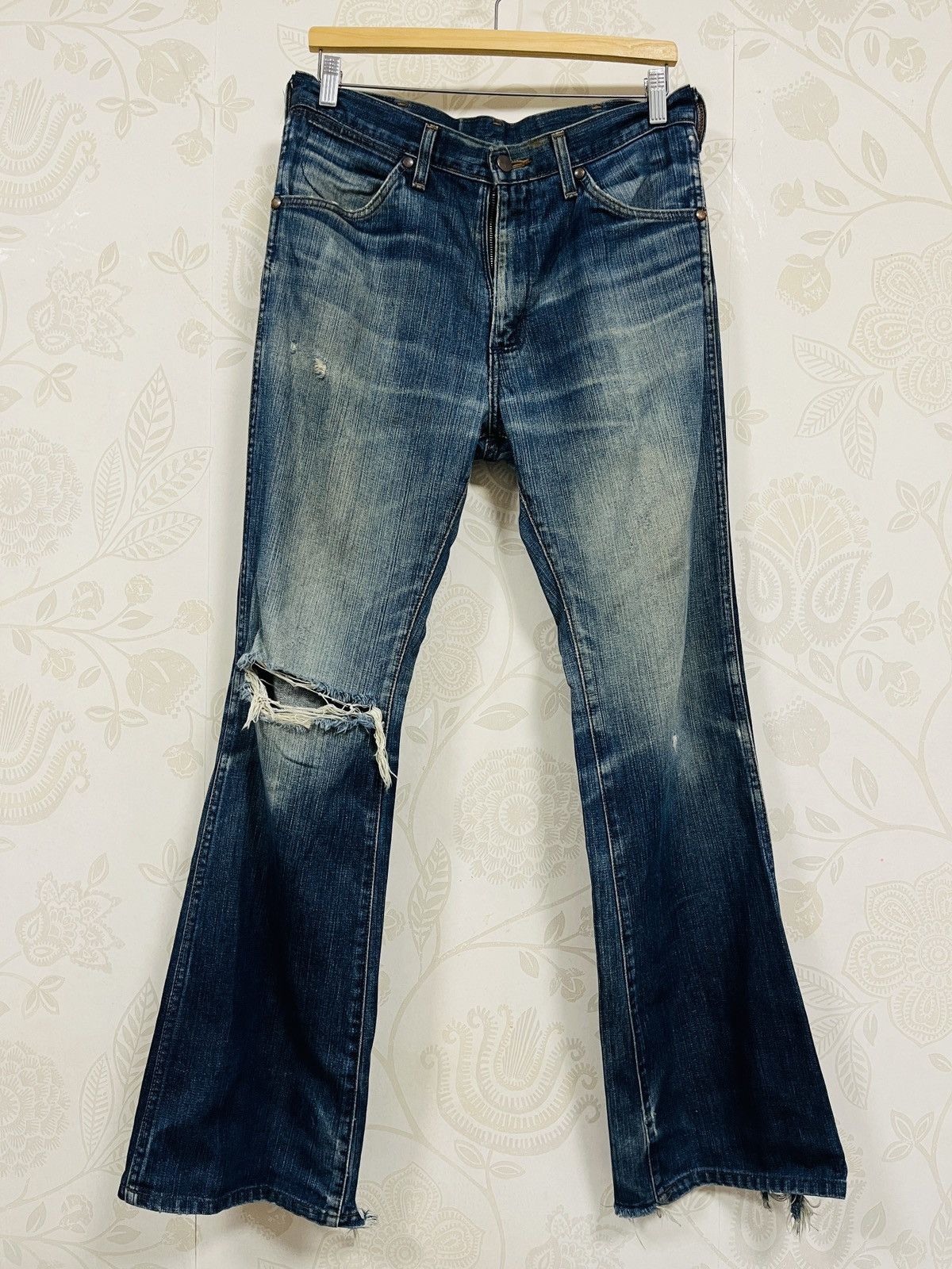 Japanese Brand Vintage Flared Wrangler Hidden Rivet Distressed Denim Jeans Size US 32 / EU 48 - 4 Thumbnail