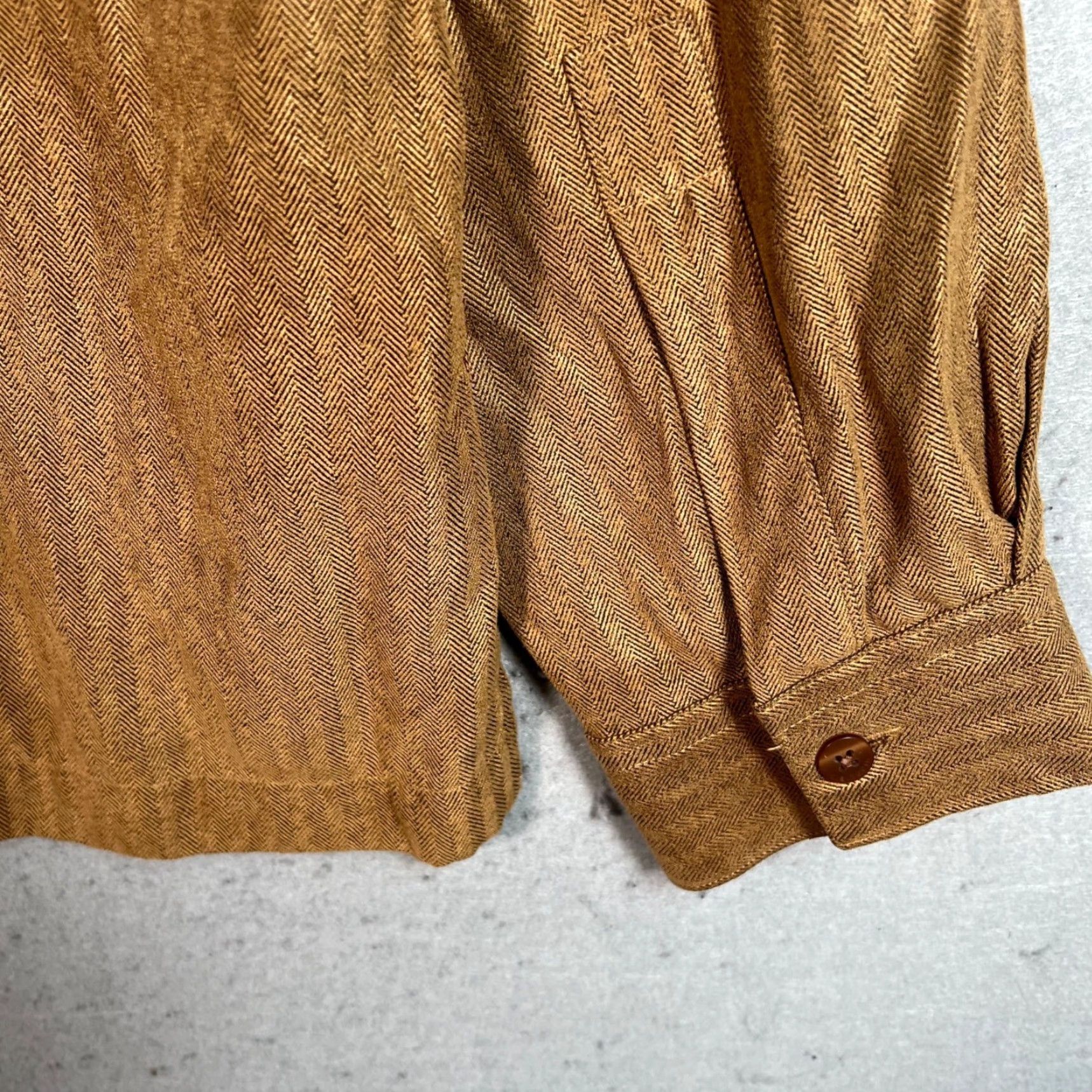 Liz Claiborne Claiborne Mens Medium Brown Long Sleeve Button Shirt Herringbone Pattern Size US M / EU 48-50 / 2 - 7 Thumbnail