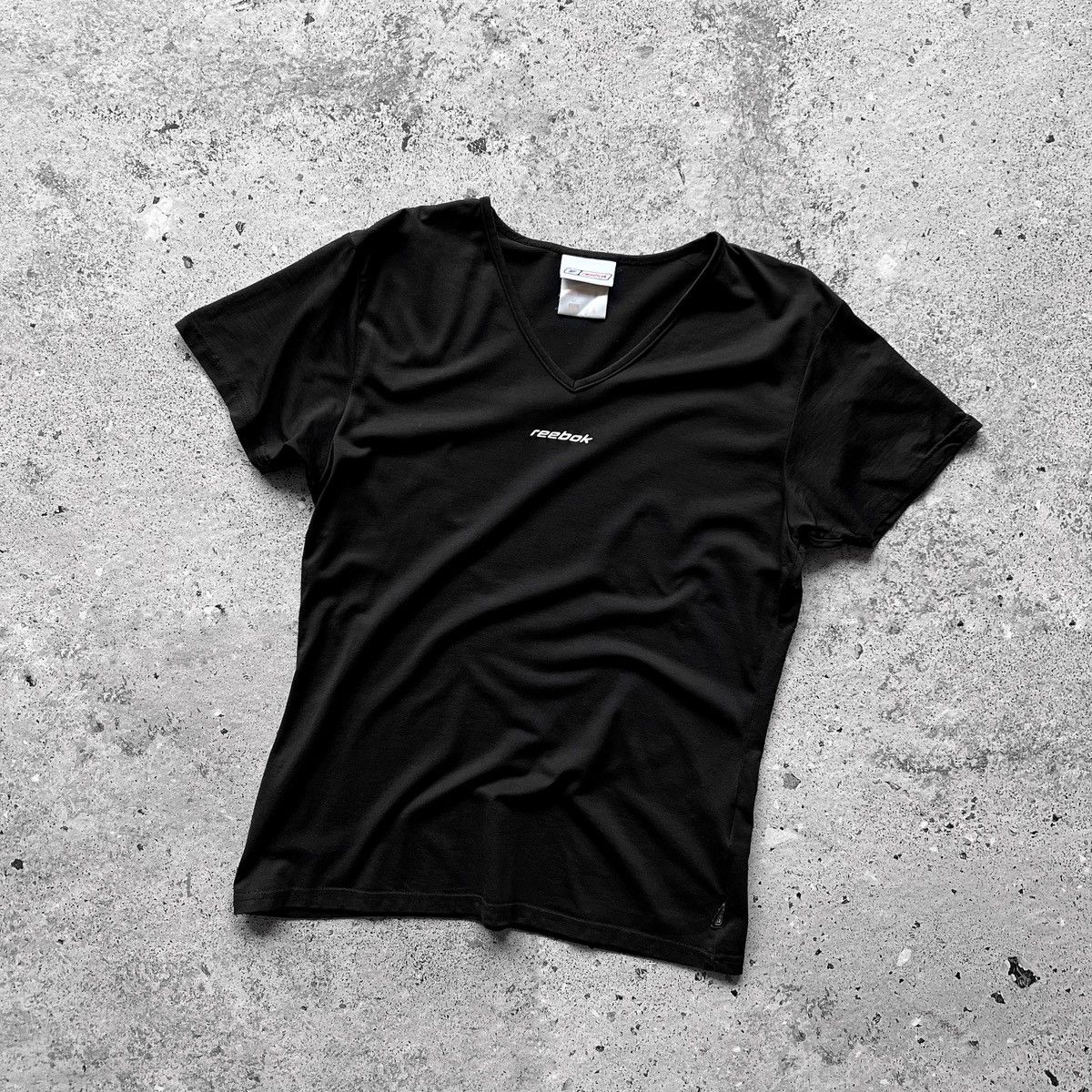 Reebok × Vintage Reebok Womens Black Vintage 00s Short Sleeve V-Neck T-Shirt Size L / US 10 / IT 46 - 1 Thumbnail