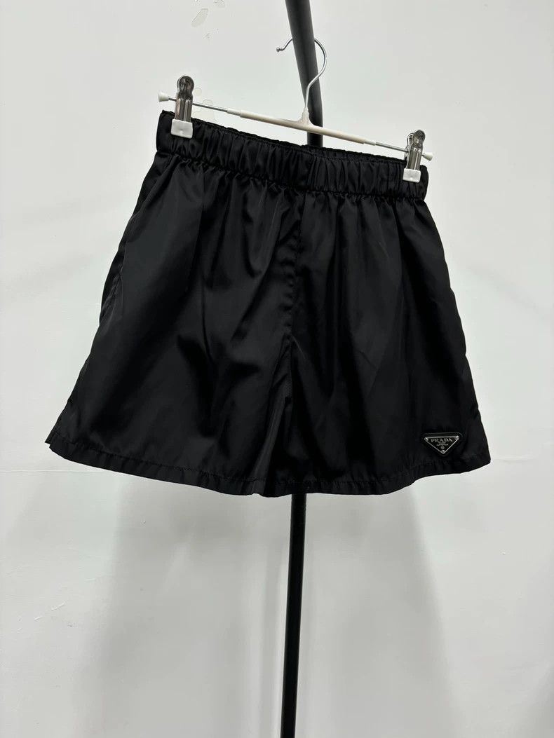Prada Metal Triangle Black Shorts 2504-Nextarrow