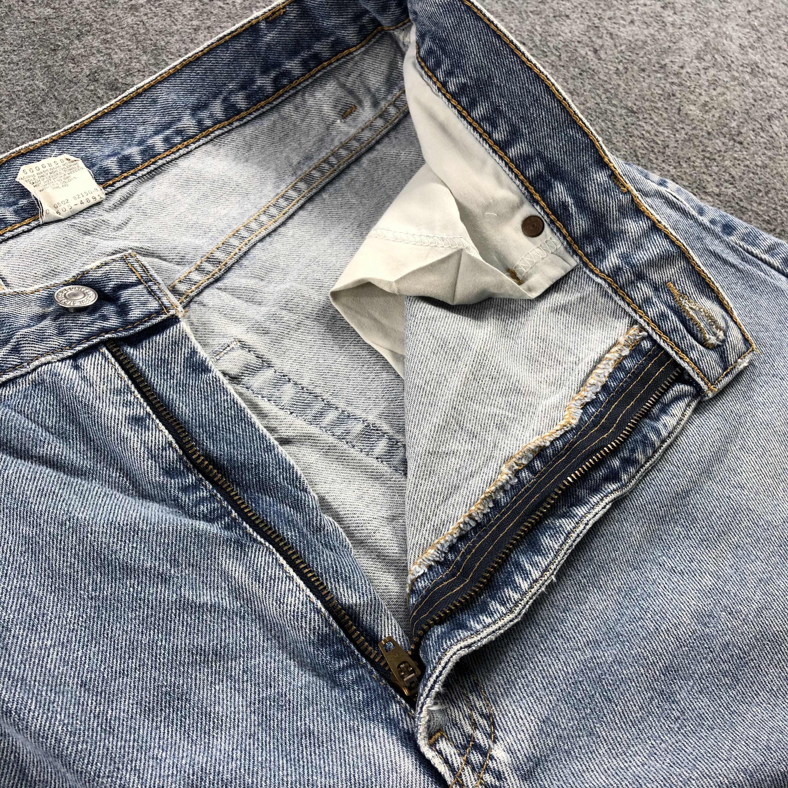 90s Vintage Light Wash Levis 505 Jeans-J2065