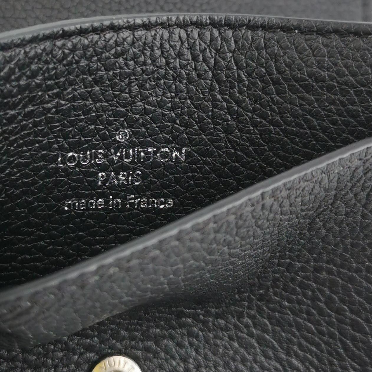 Louis Vuitton Louis Vuitton (LV) Lockme leather solid color LV letter log Size ONE SIZE - 3 Thumbnail