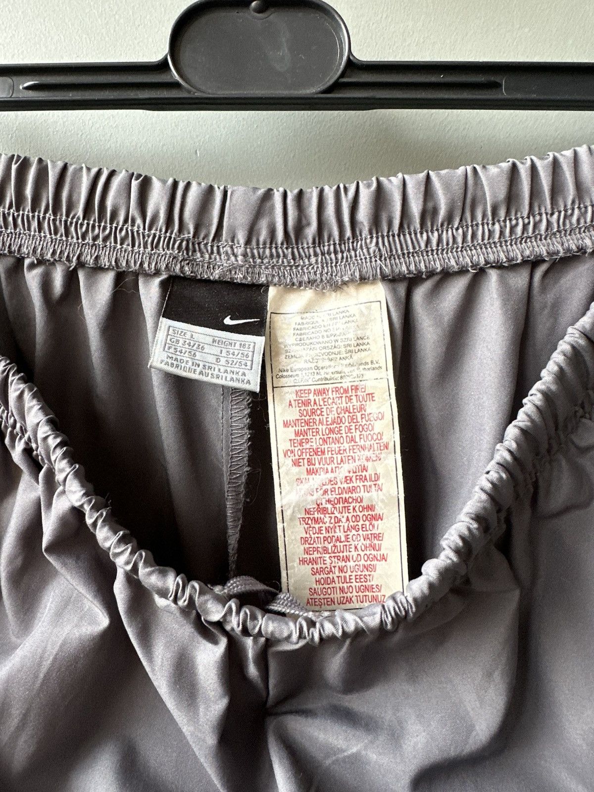 Nike Vintage 90s Nike Swoosh Logo Nylon Sport Pants Trousers Size US 36 / EU 52 - 3 Thumbnail