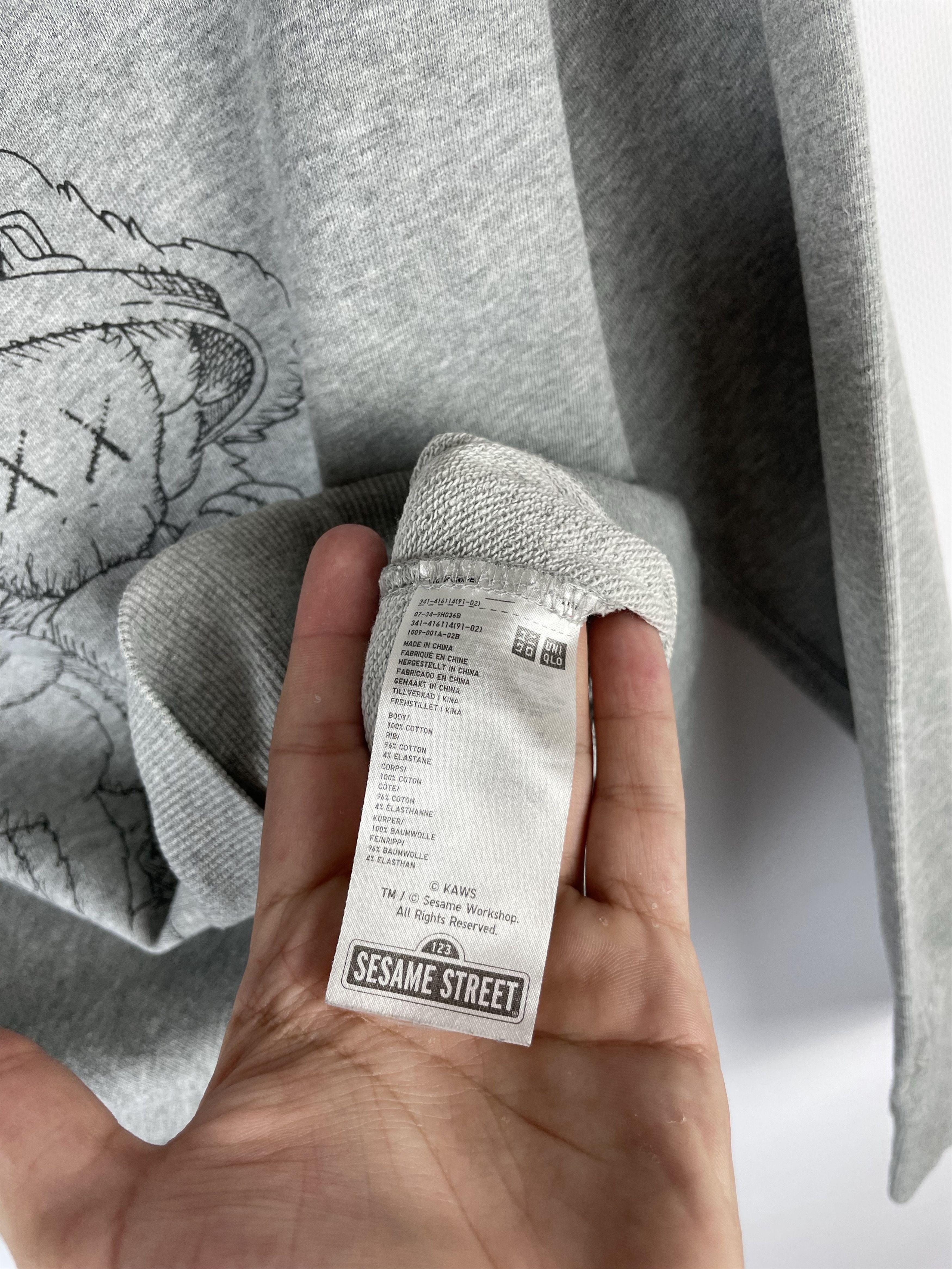 Kaws × Uniqlo Kaws X Uniqlo X Sesame Street Grey Crewneck Sweatshirt Size US M / EU 48-50 / 2 - 5 Thumbnail