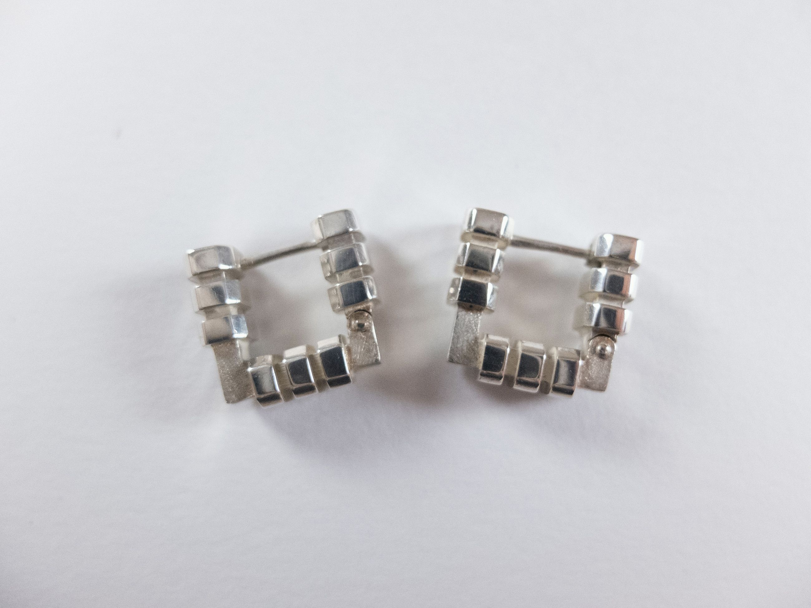BOTTEGA VENETA Brick Sterling silver square hoop earrings q