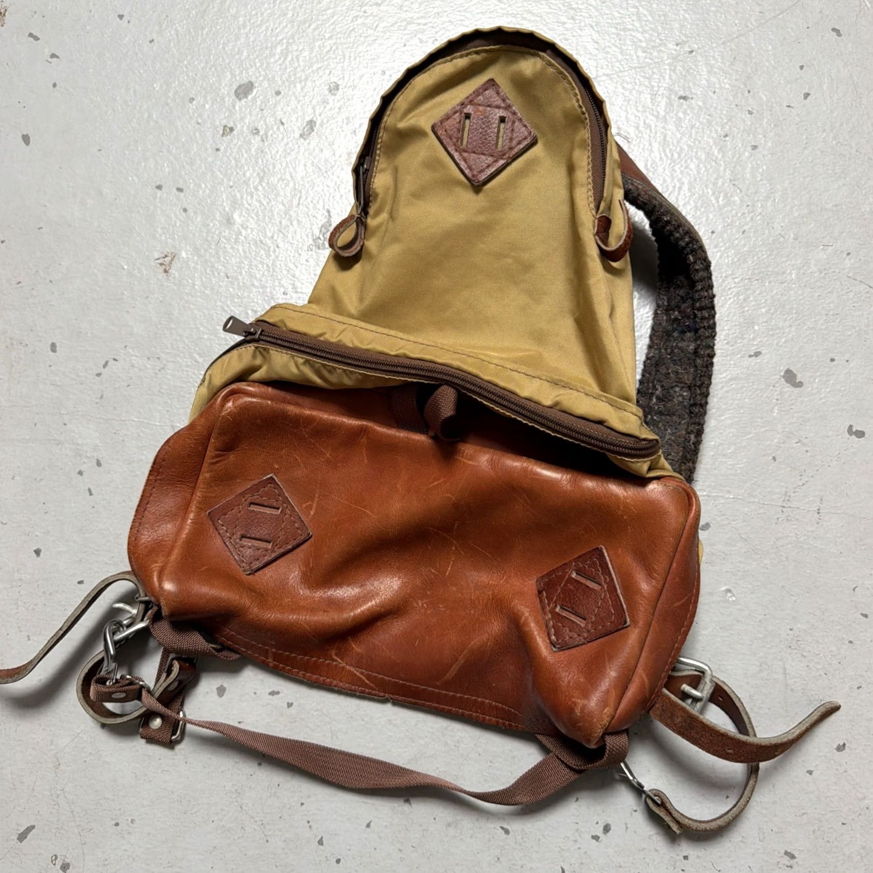 Vintage VINTAGE Alpine Designs Teardrop Canvas Leather Camp Hike Trail Backpack Rucksack Unisex Brown Small"} Size ONE SIZE - 5 Thumbnail