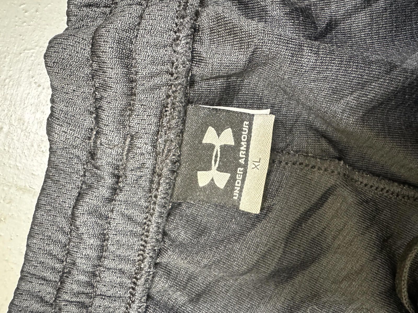 Under Armour Under Armour Black Athletic Shorts - XL Size US 36 / EU 52 - 3 Thumbnail