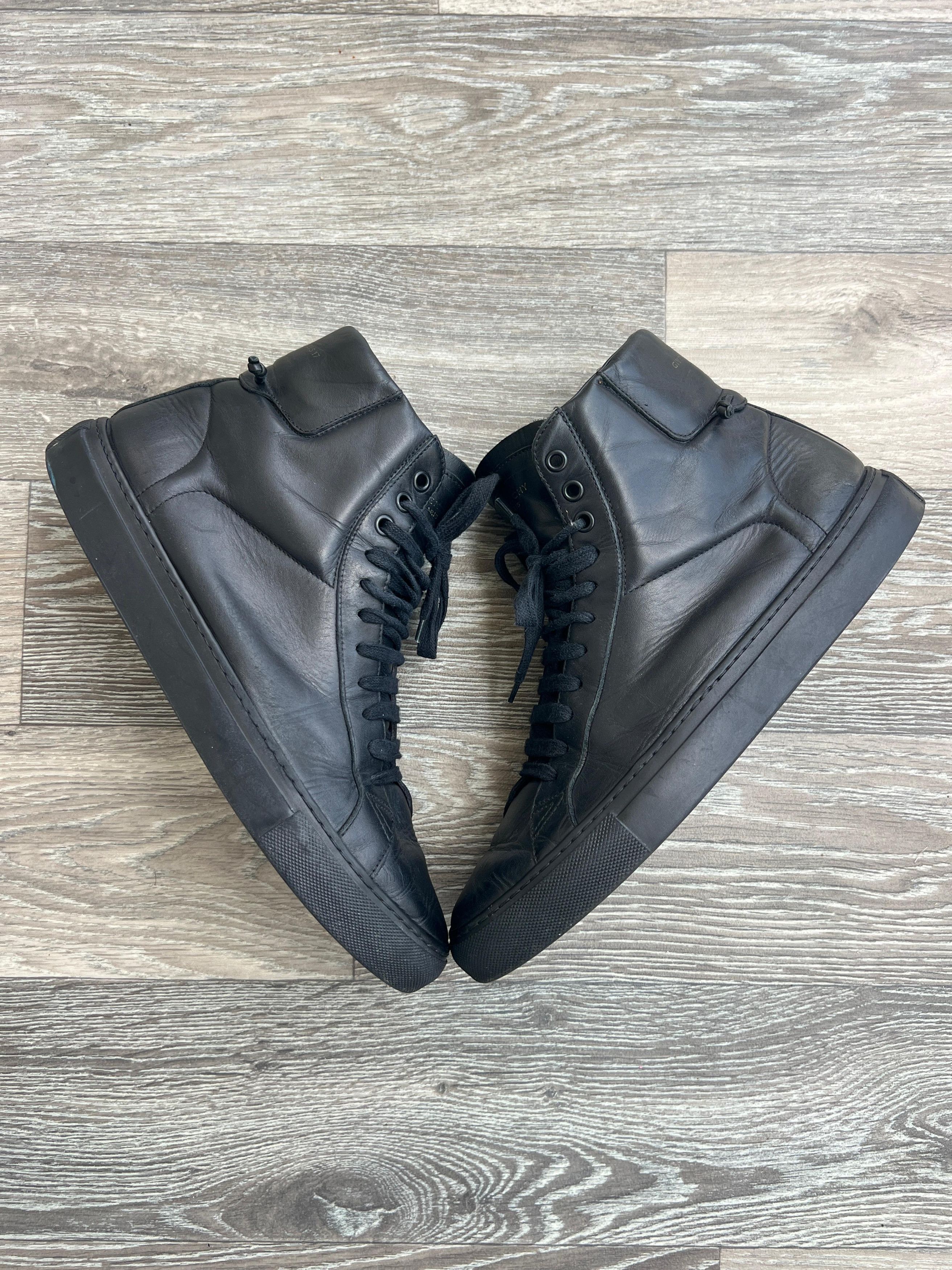 Givenchy Paris 17 Urban Knot Street Hi Top Sneakers Sz 42