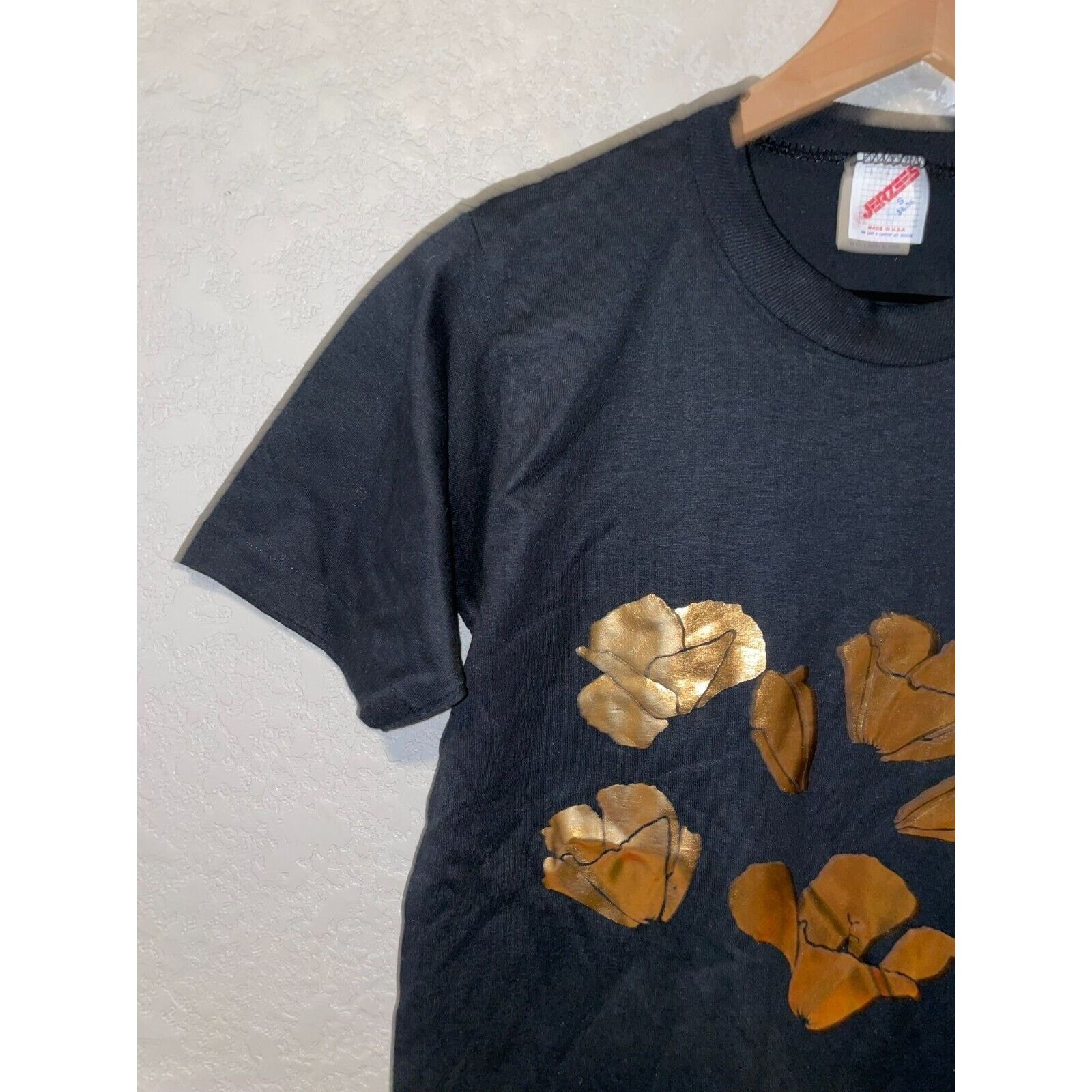 Jerzees Vintage Flower Gold Rose Pedal Spring Graphic S Black Shirt Size US S / EU 44-46 / 1 - 4 Thumbnail