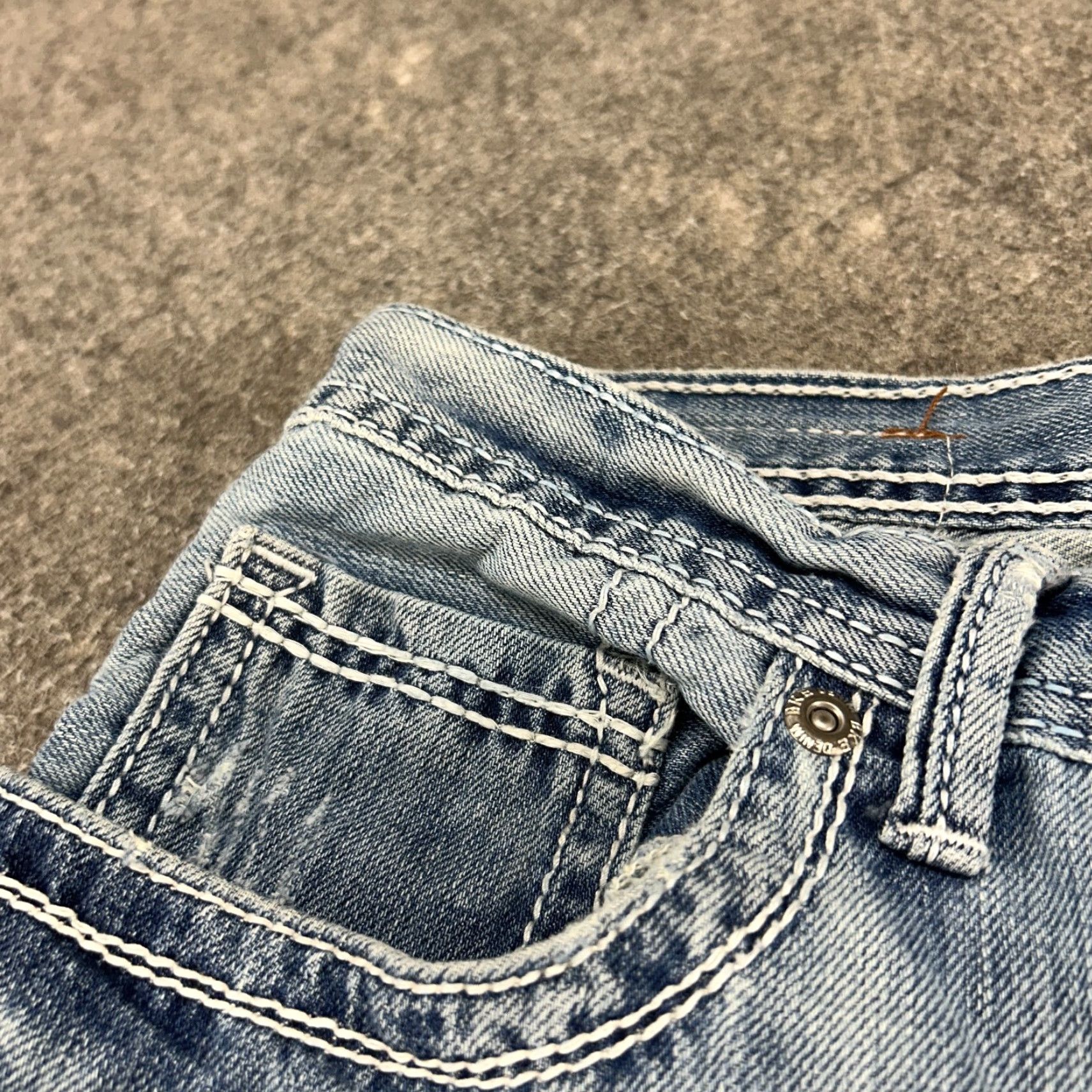 Vintage BKE Tyler Jeans Men 34S 34x31 Blue Relaxed Bootcut Light Wash Denim Size US 34 / EU 50 - 3 Thumbnail