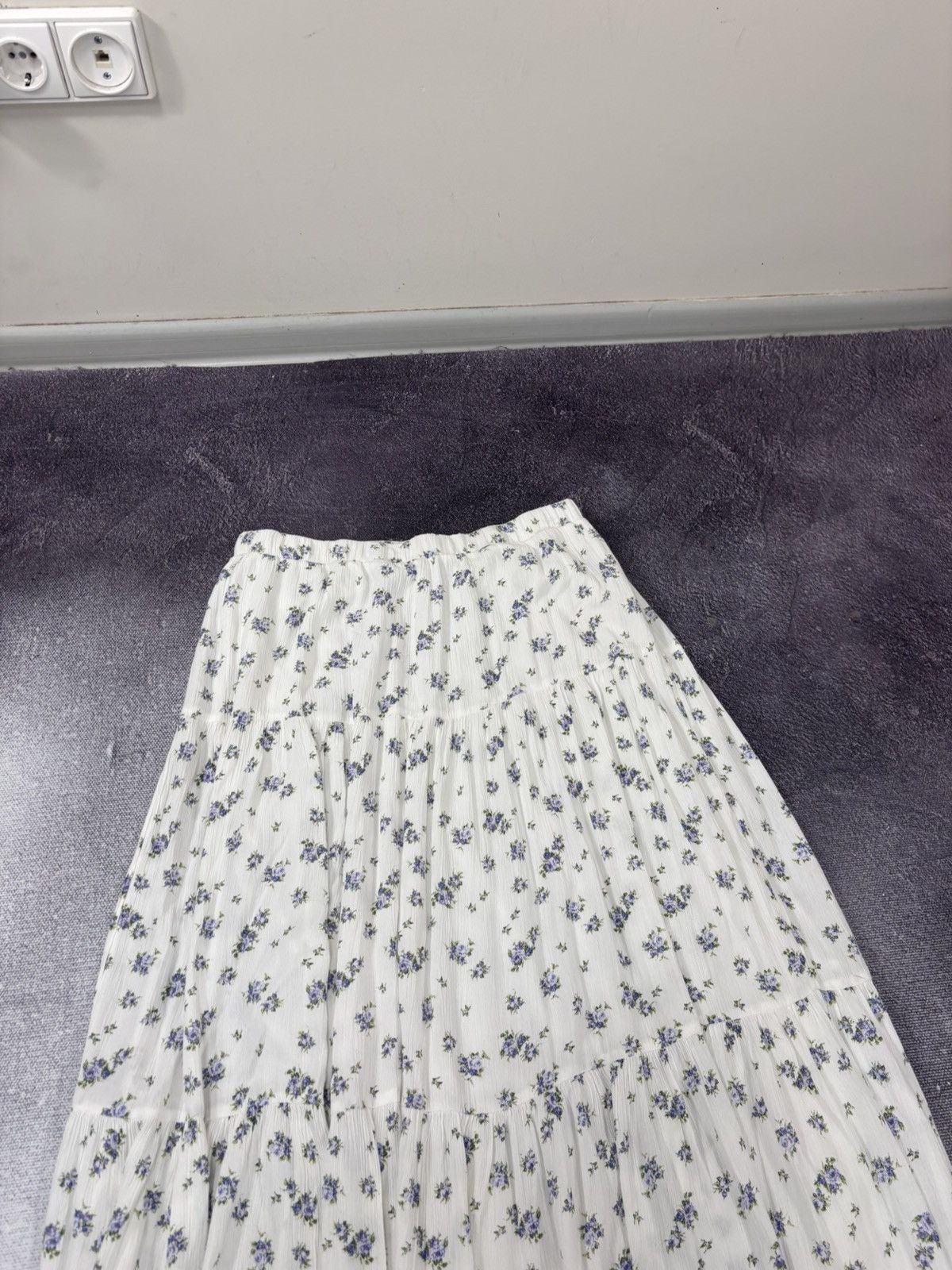 Alice + Olivia Alice + Olivia NWT Georgia Sea Floral Tiered Maxi Skirt Size 30" / US 8 / IT 44 - 11 Thumbnail