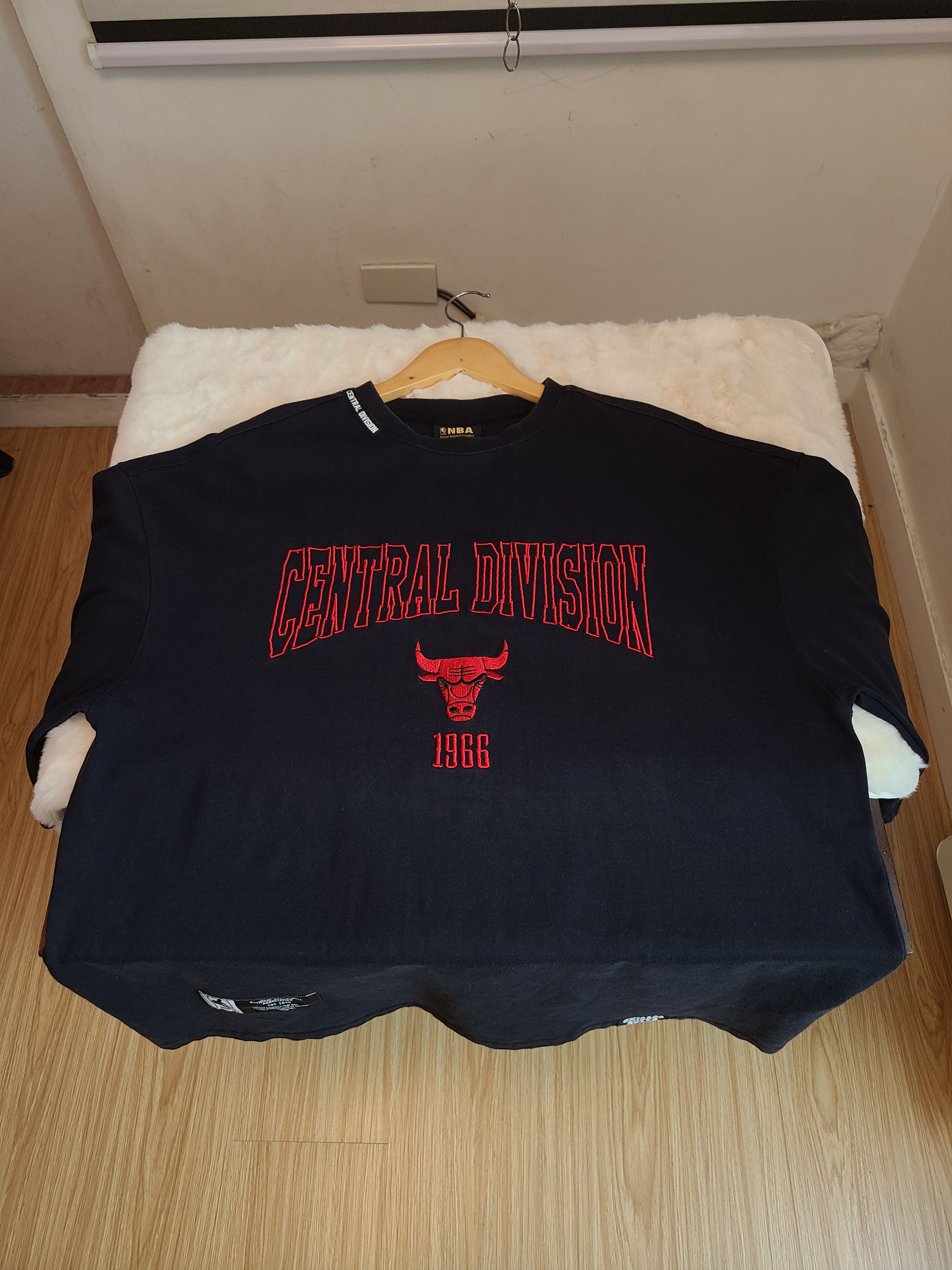 NBA Vintage x NBA Chicago Bulls Central Division Size US L / EU 52-54 / 3 - 3 Thumbnail