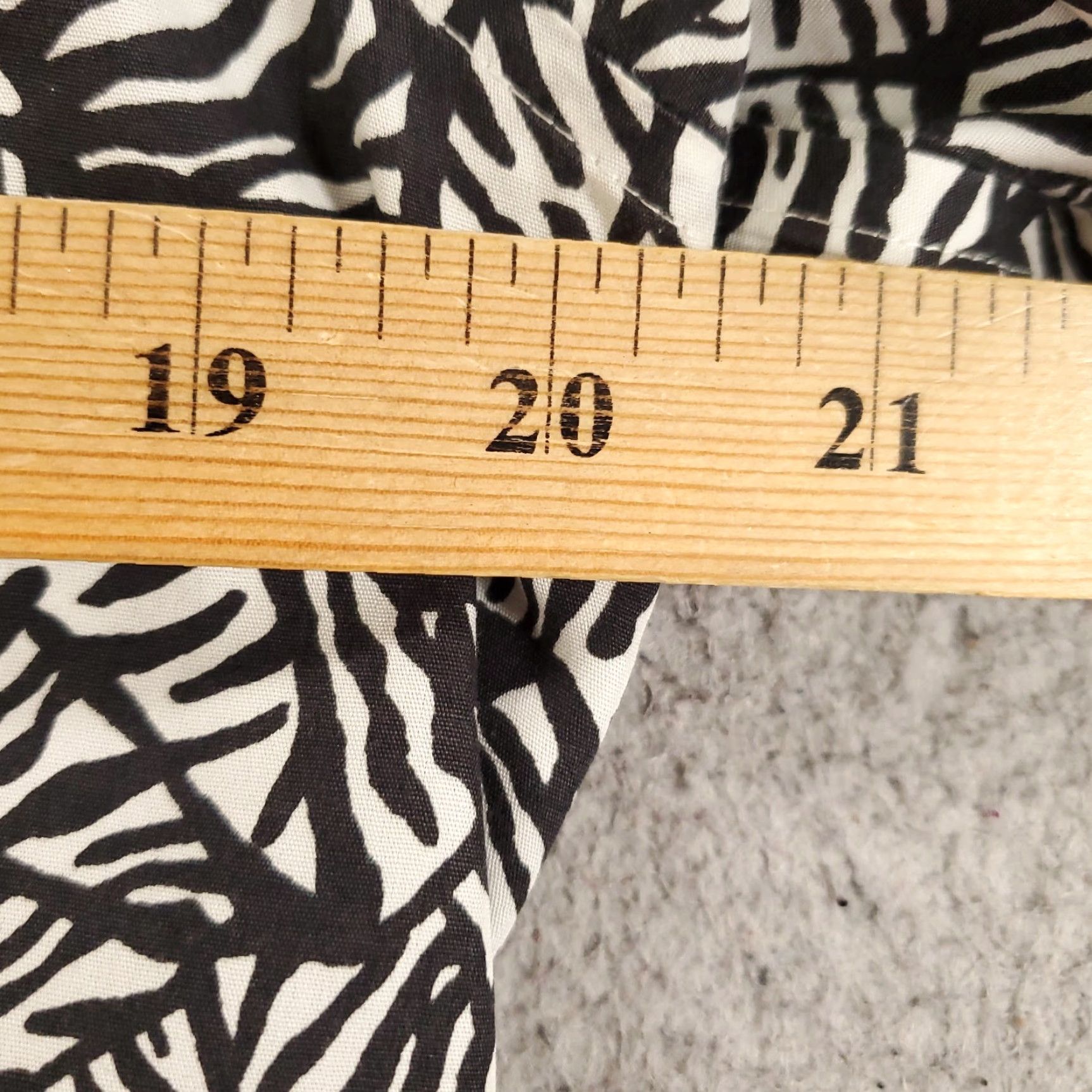 Vintage VINTAGE No Iron Chico's Shirt Womens Medium Black White Zebra Print Button Up Chicos 1S World? Size M / US 6-8 / IT 42-44 - 4 Thumbnail
