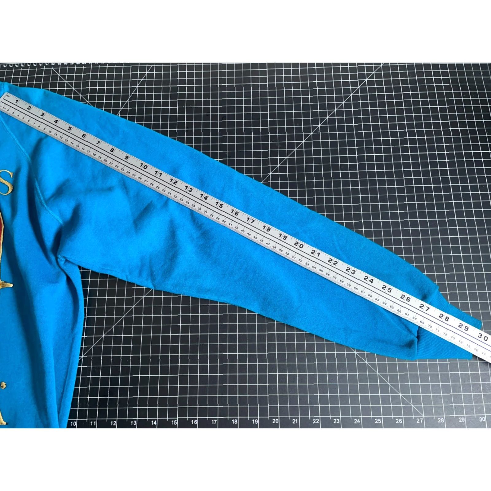 Hanes VINTAGE Hanes Sweatshirt Las Vegas Tribal Sun Blue 50/50 Raglan Sleeve Adult Large Crew Neck Graphic Print 90s City Retro Mens Size US L / EU 52-54 / 3 - 7 Thumbnail