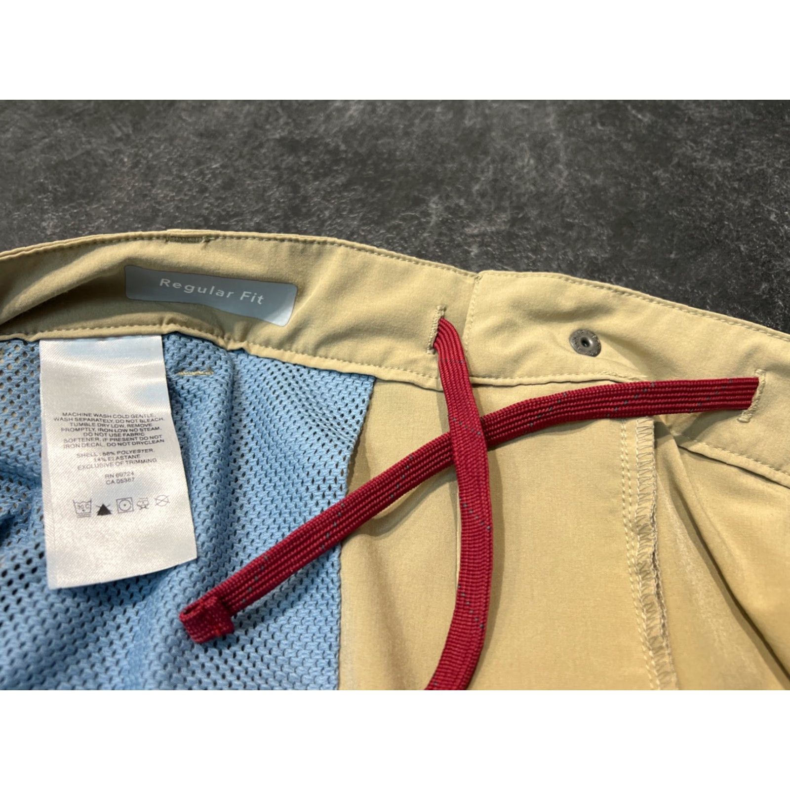 Vintage Columbia Mens Shorts Beige 38 Polyester Blend Chino Casual Outdoor Breathable Zip Pocket 8in Inseam Regular Waist 38 Logo Size US 38 / EU 54 - 5 Thumbnail