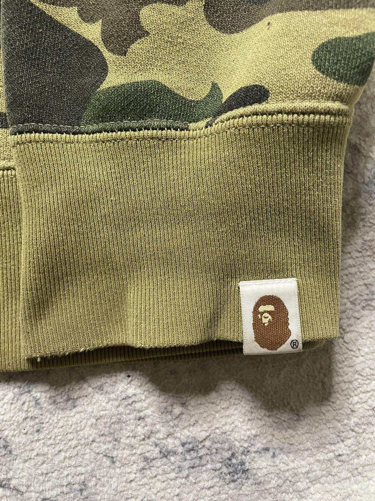 Bape RARE! Vintage OG Camo Bape Hoodie Size US L / EU 52-54 / 3 - 4 Thumbnail